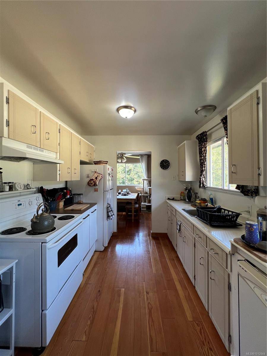 Tahsis, BC V0P 1X0,543 Maquinna Dr N