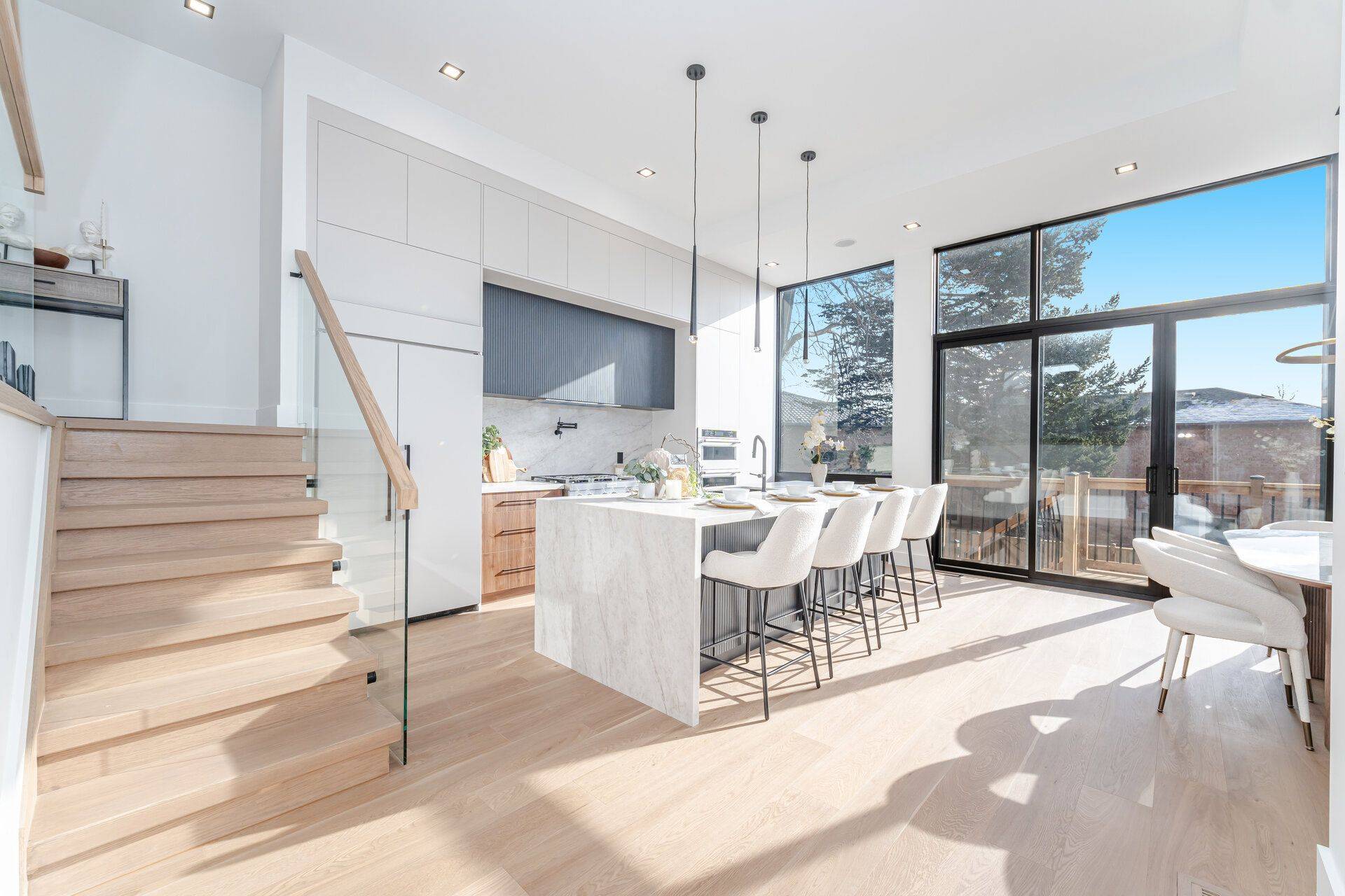 Toronto W06, ON M8W 2L2,289 Valermo DR