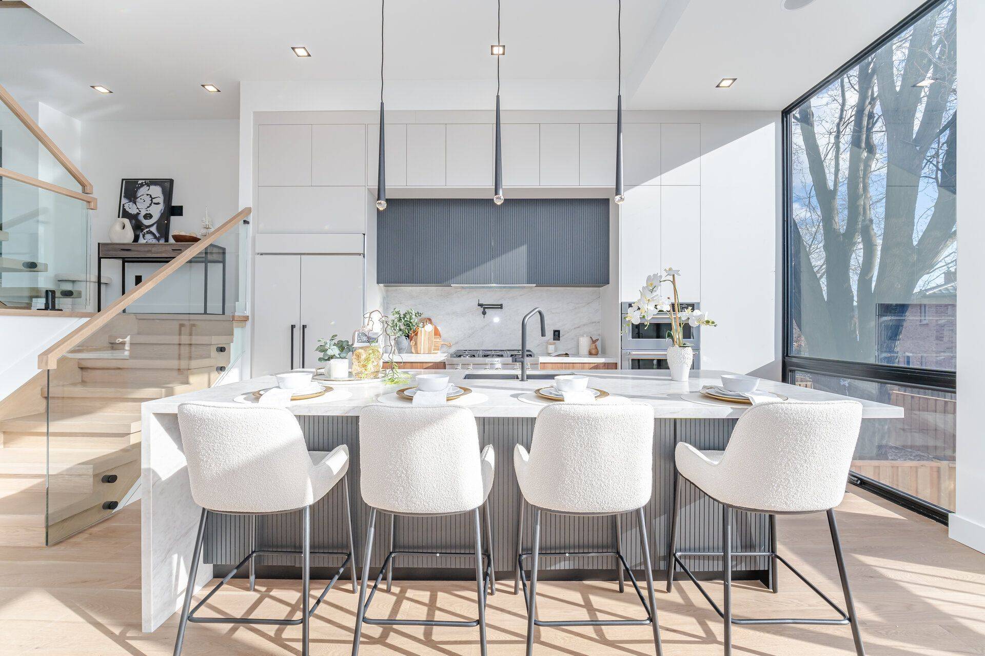 Toronto W06, ON M8W 2L2,289 Valermo DR