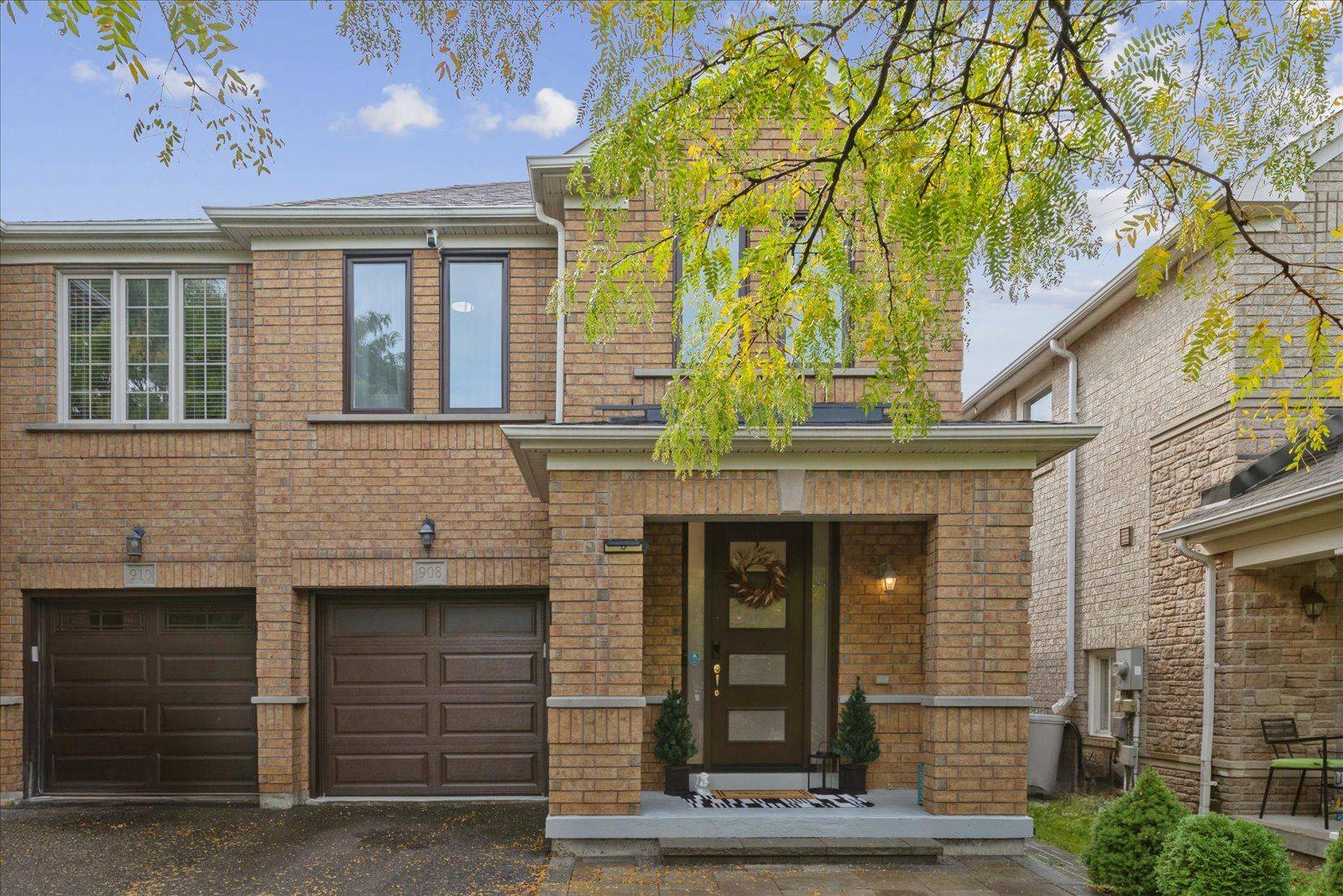 Newmarket, ON L3X 2Z1,908 Oaktree CRES