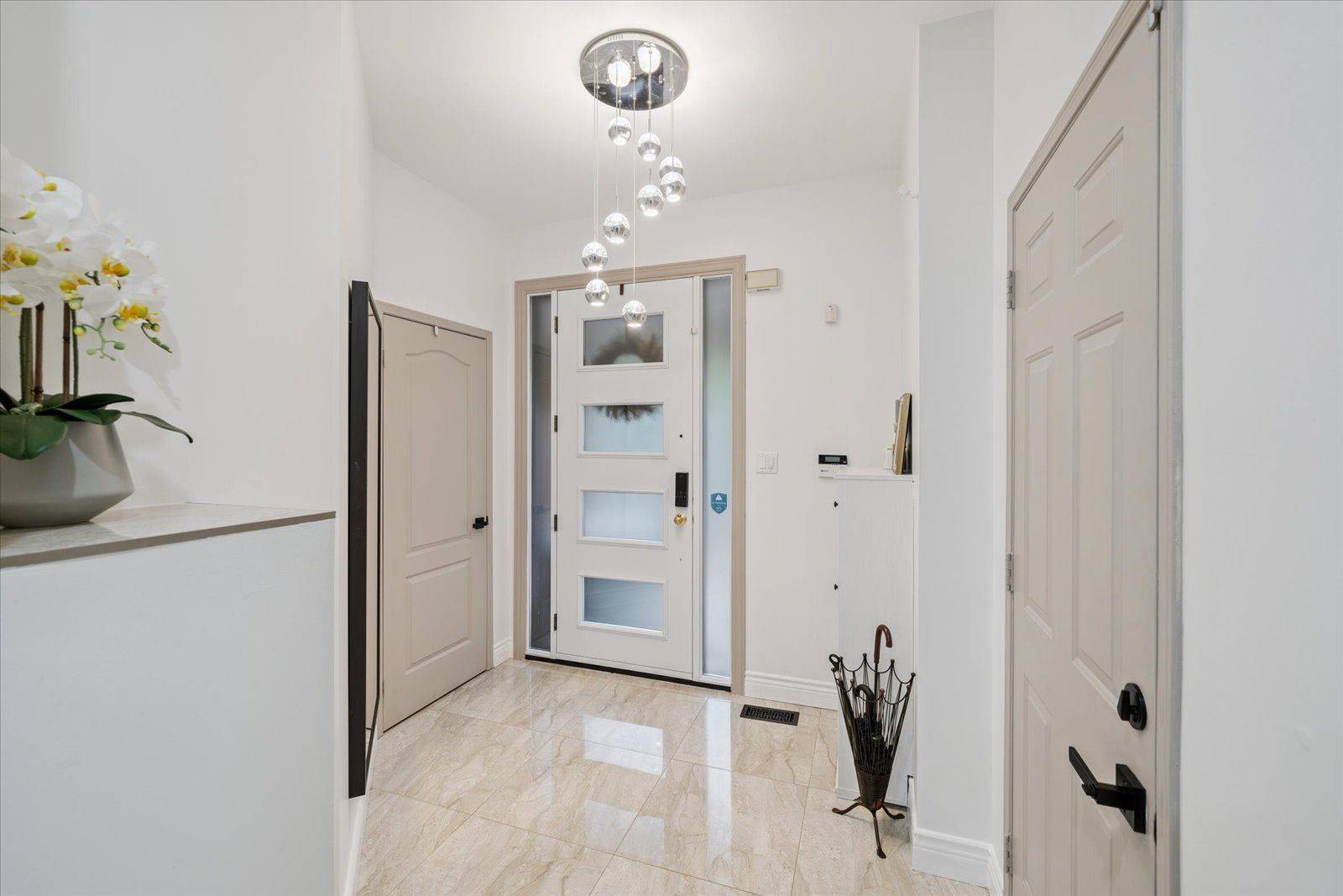 Newmarket, ON L3X 2Z1,908 Oaktree CRES