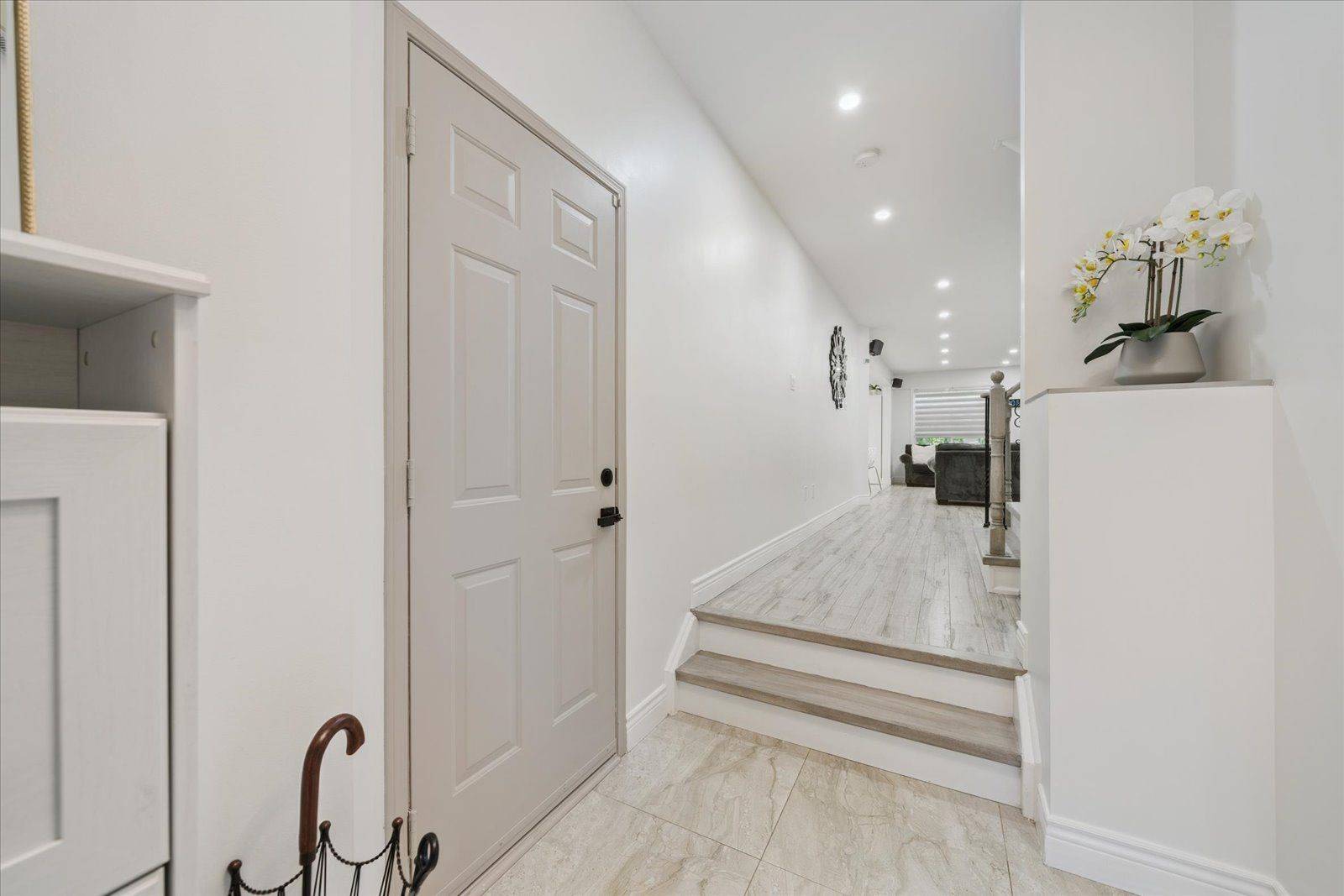 Newmarket, ON L3X 2Z1,908 Oaktree CRES