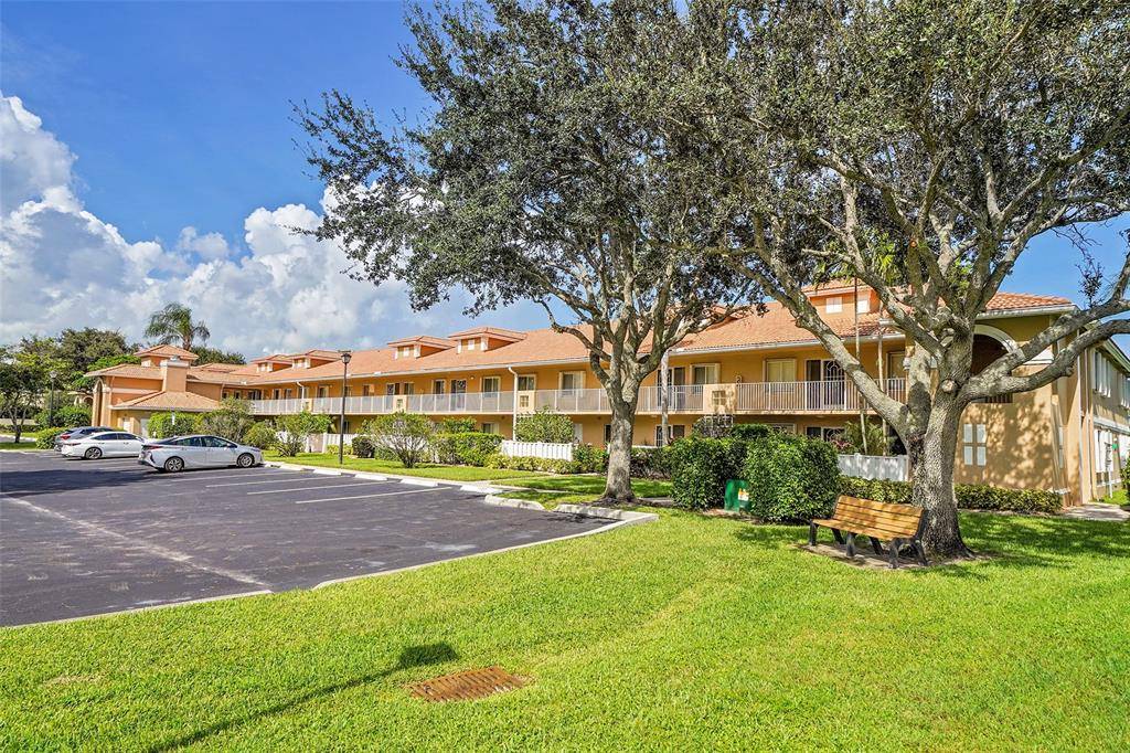 Boynton Beach, FL 33437,5876 Regal Glen Drive #201