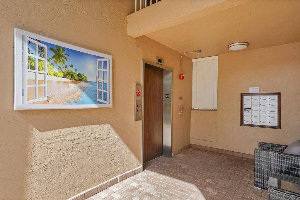 Boynton Beach, FL 33437,5876 Regal Glen Drive #201
