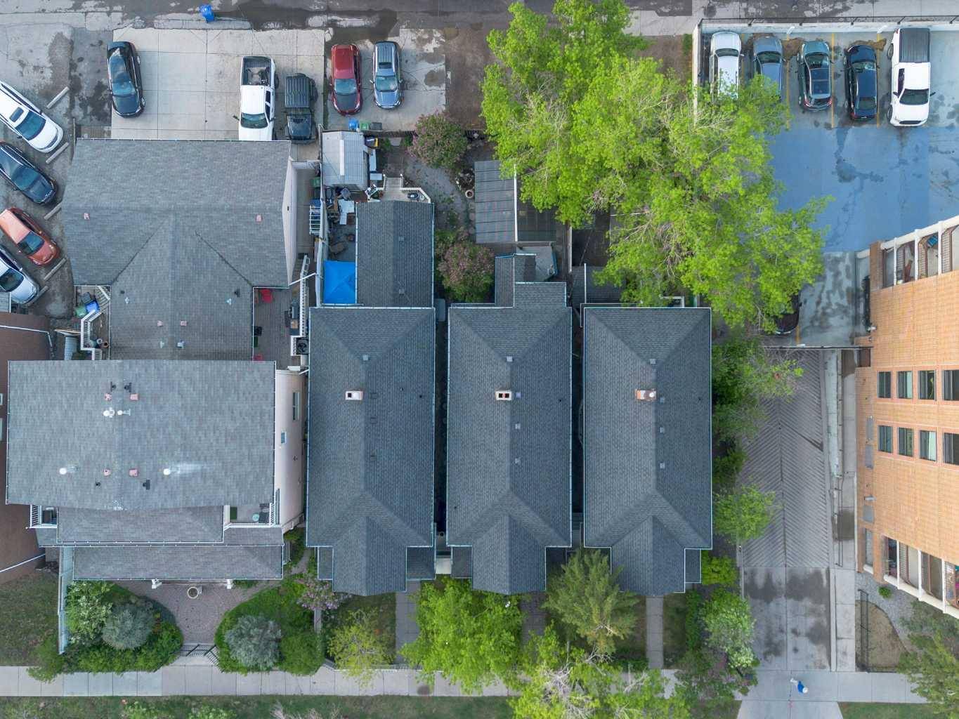 Calgary, AB T3C 0X7,1318 15 AVE SW