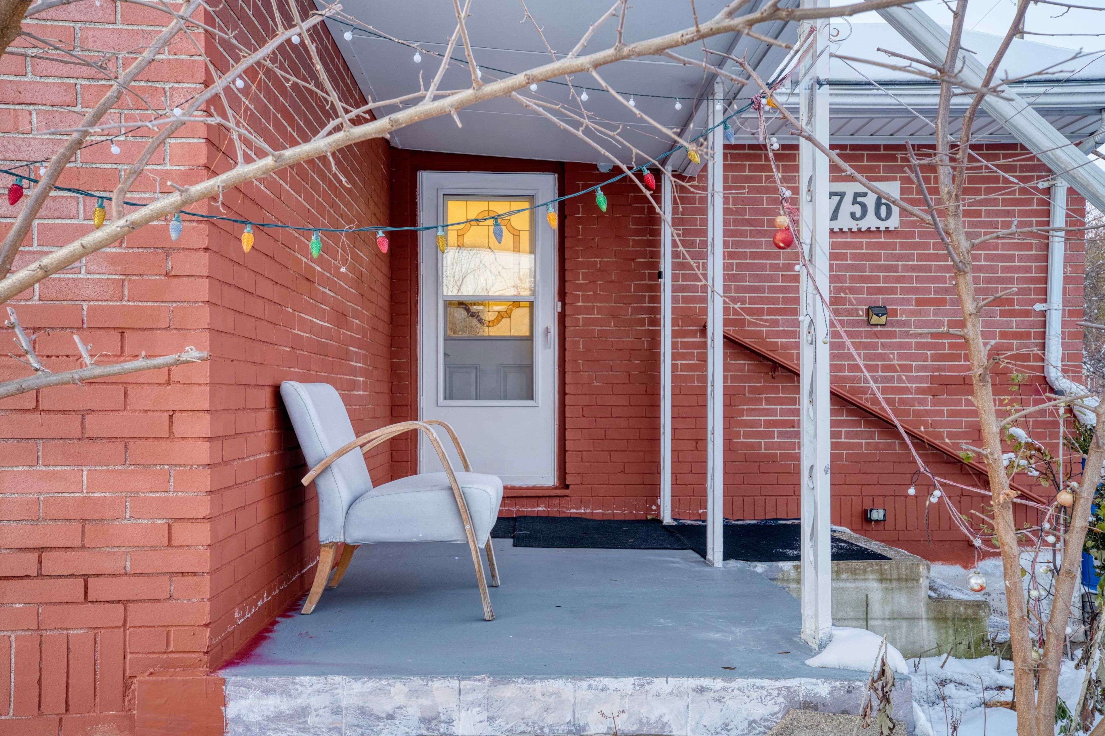 London East, ON N5Y 3Y7,756 Cheapside ST