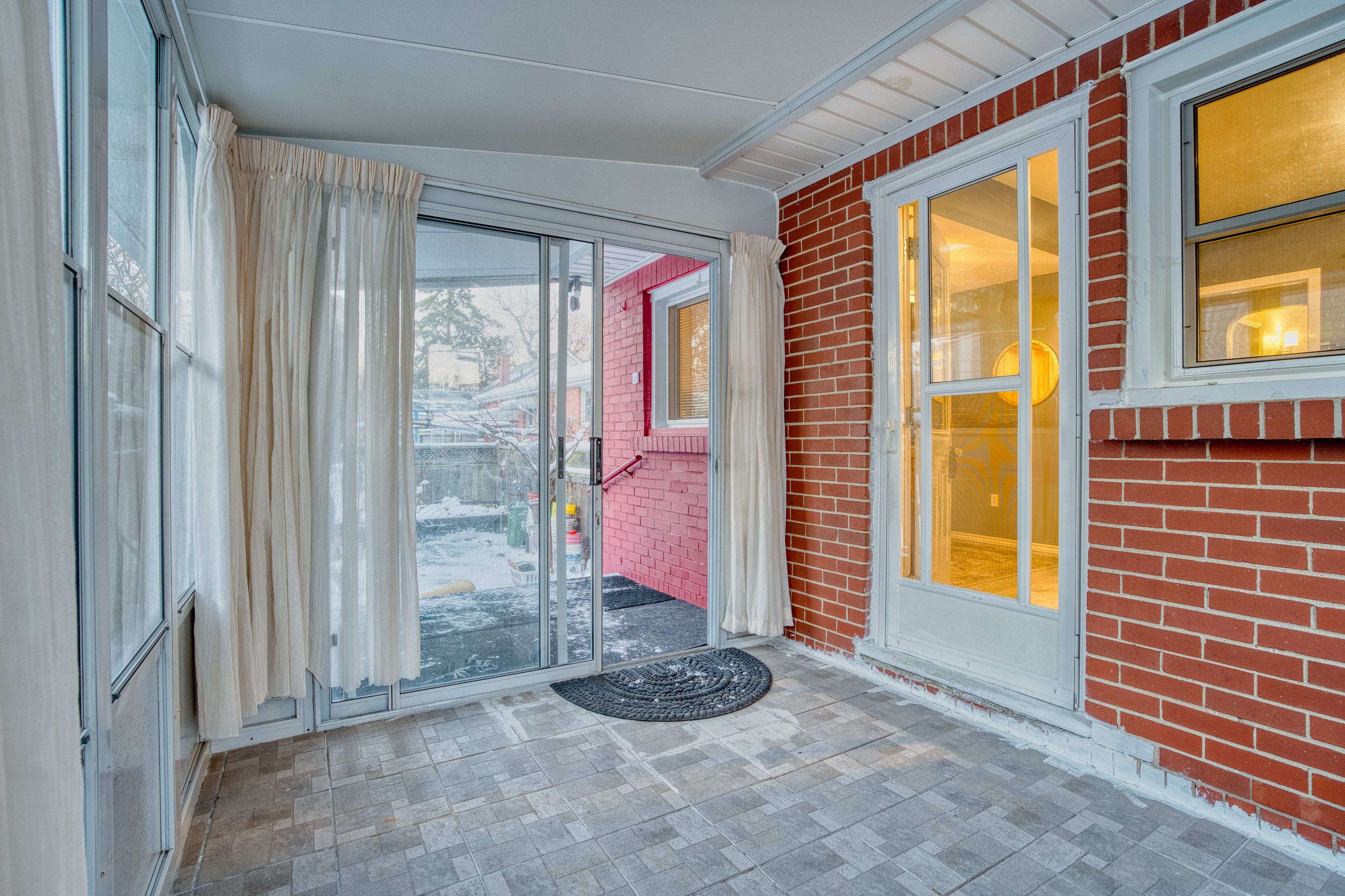 London East, ON N5Y 3Y7,756 Cheapside ST