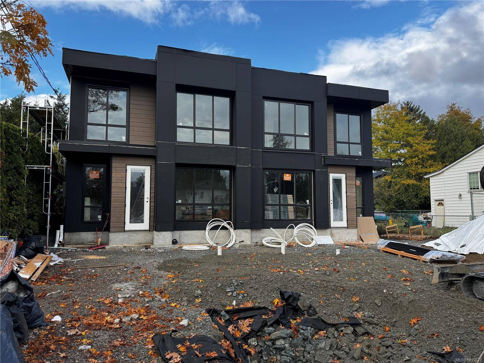 Saanich, BC V8Z 1Y6,588 Whiteside St #1