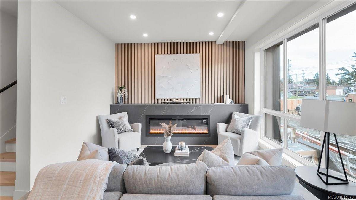 Saanich, BC V8Z 1Y6,588 Whiteside St #1