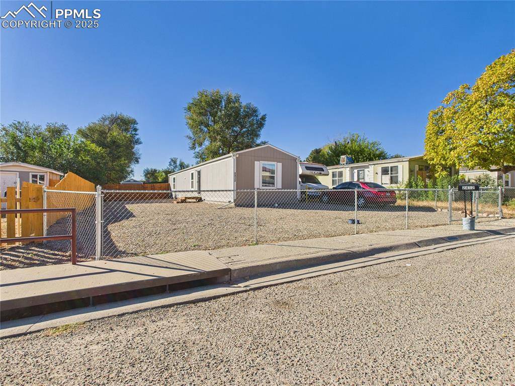 Pueblo, CO 81004,2412 Kara CT