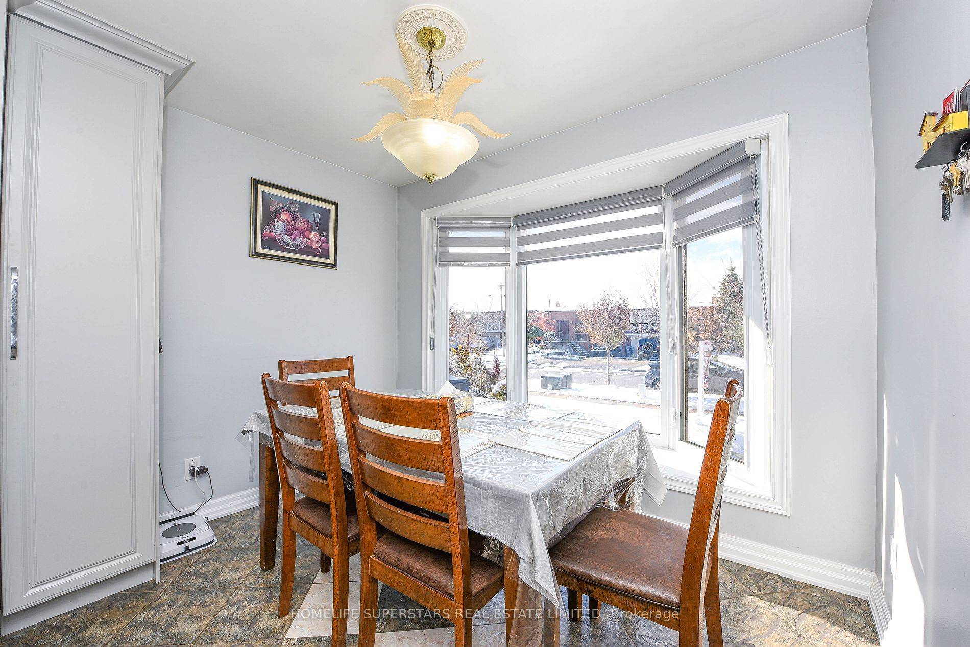 Brampton, ON L6Y 2J9,5 Norbert RD