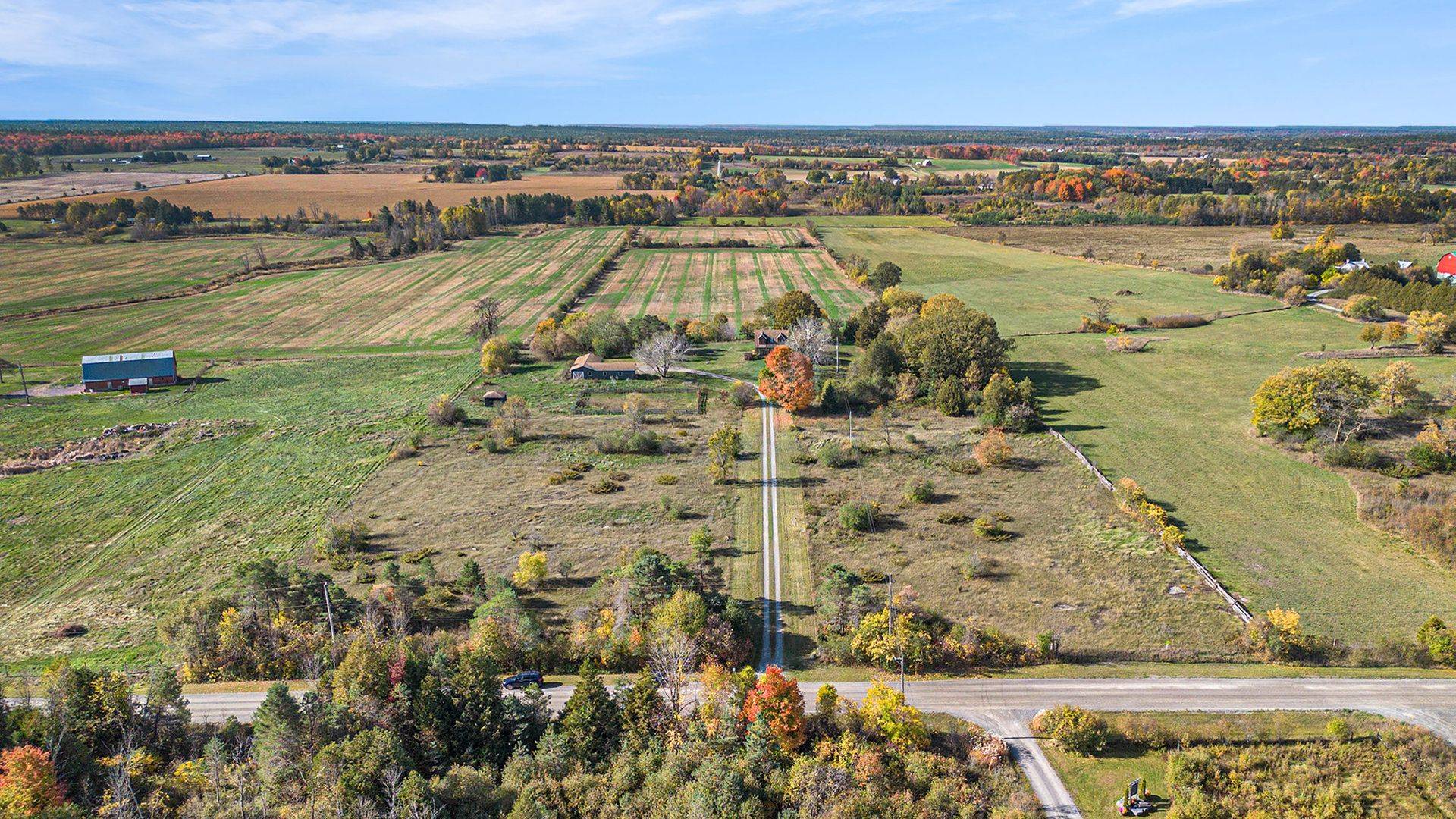 Carp - Huntley Ward, ON K0A 1L0,2193 Peter Robinson RD