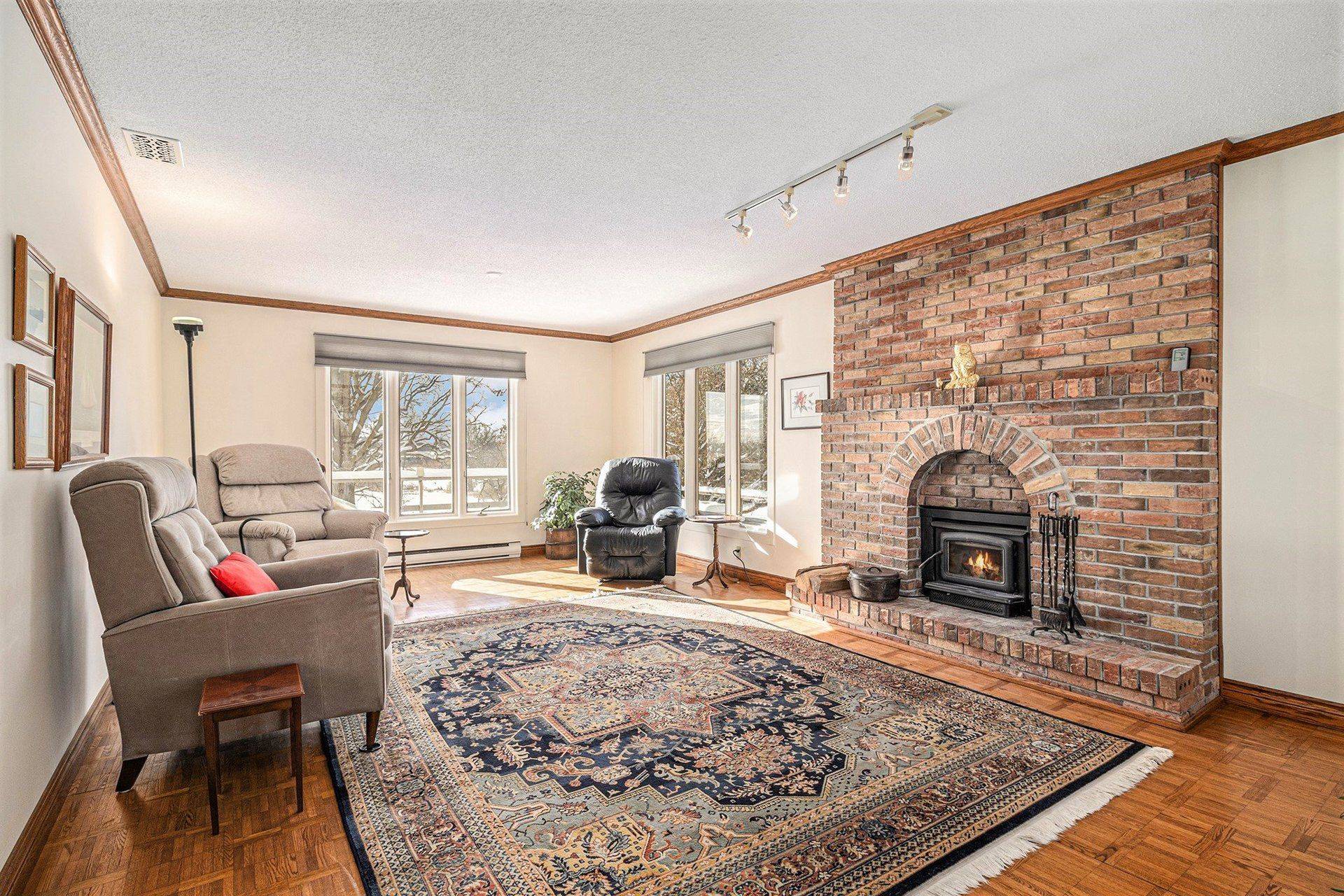 Carp - Huntley Ward, ON K0A 1L0,2193 Peter Robinson RD