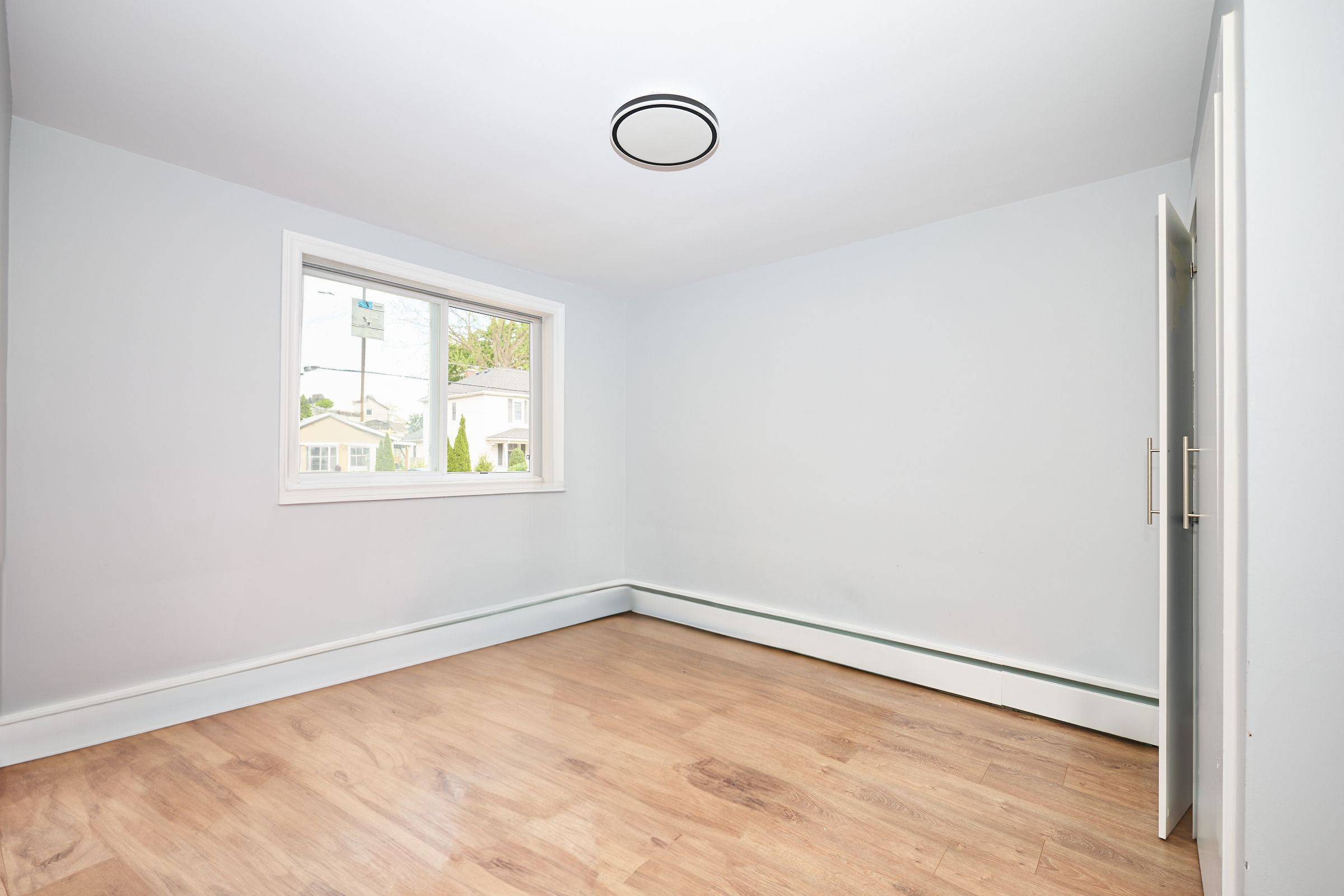 Niagara Falls, ON L2G 1Y7,6274 BARKER ST