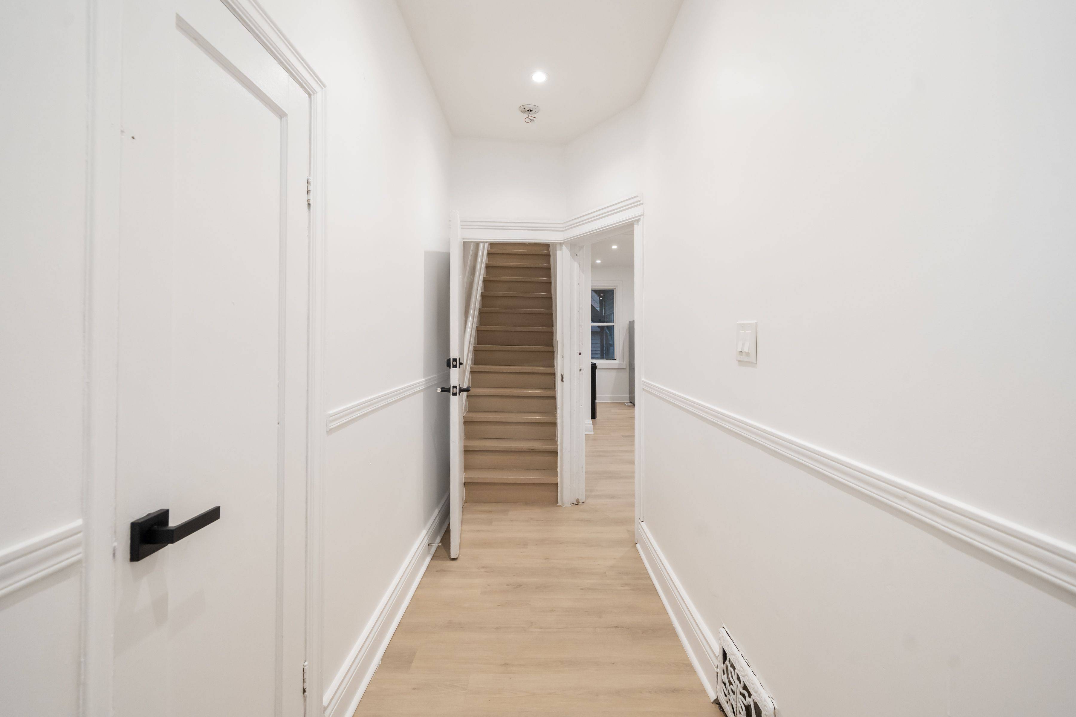 Hamilton, ON L8M 3B4,129 Balsam AVE N #MAIN, LOWER