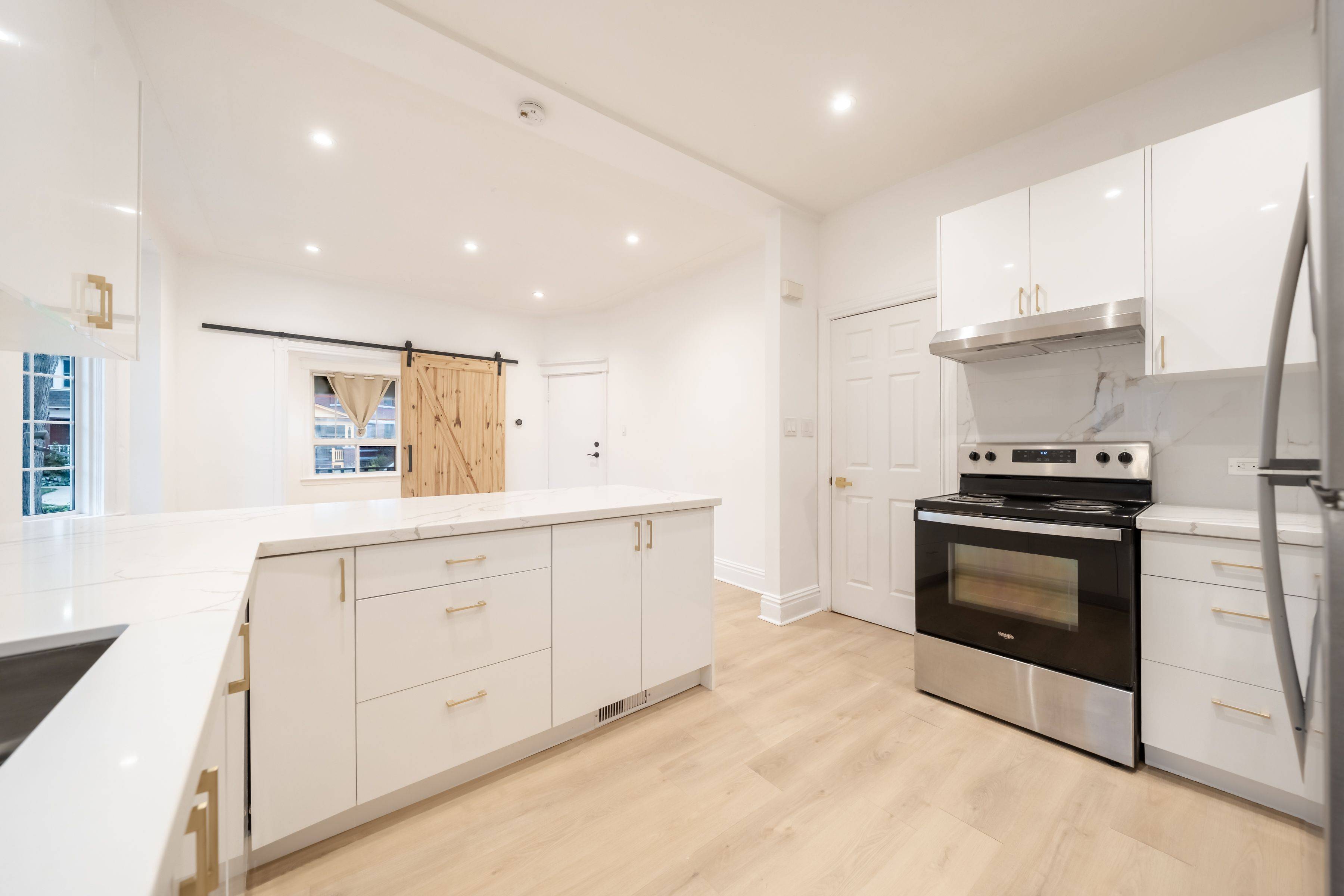 Hamilton, ON L8M 3B4,129 Balsam AVE N #MAIN, LOWER