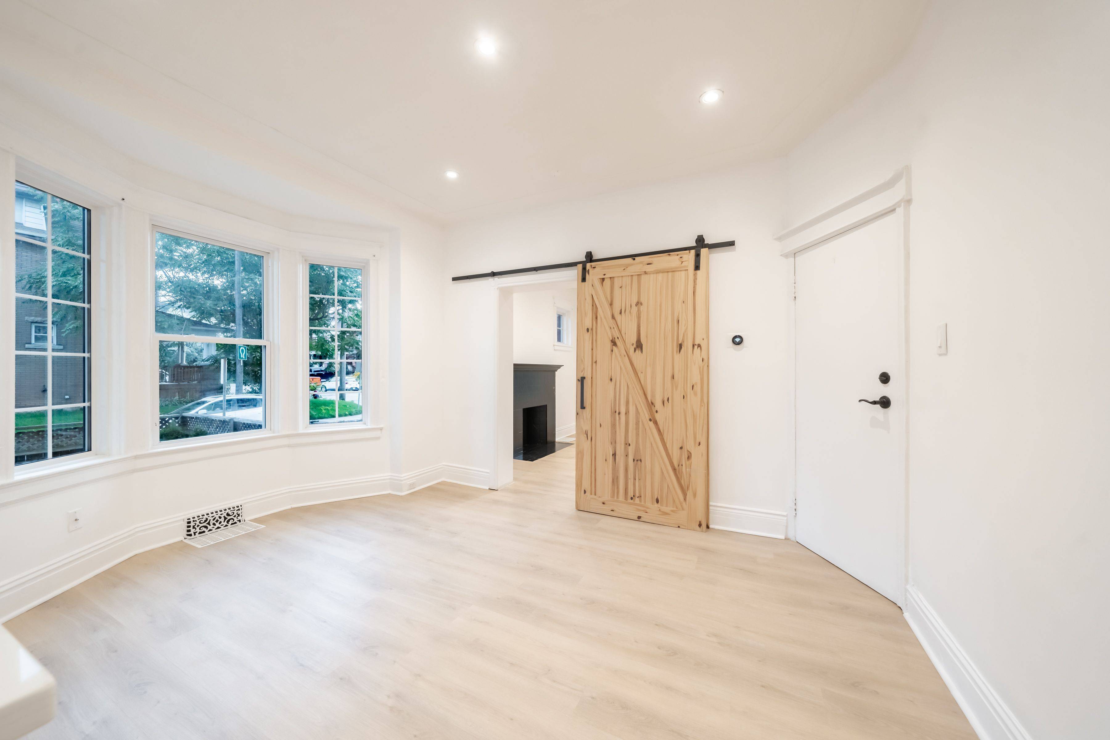 Hamilton, ON L8M 3B4,129 Balsam AVE N #MAIN, LOWER