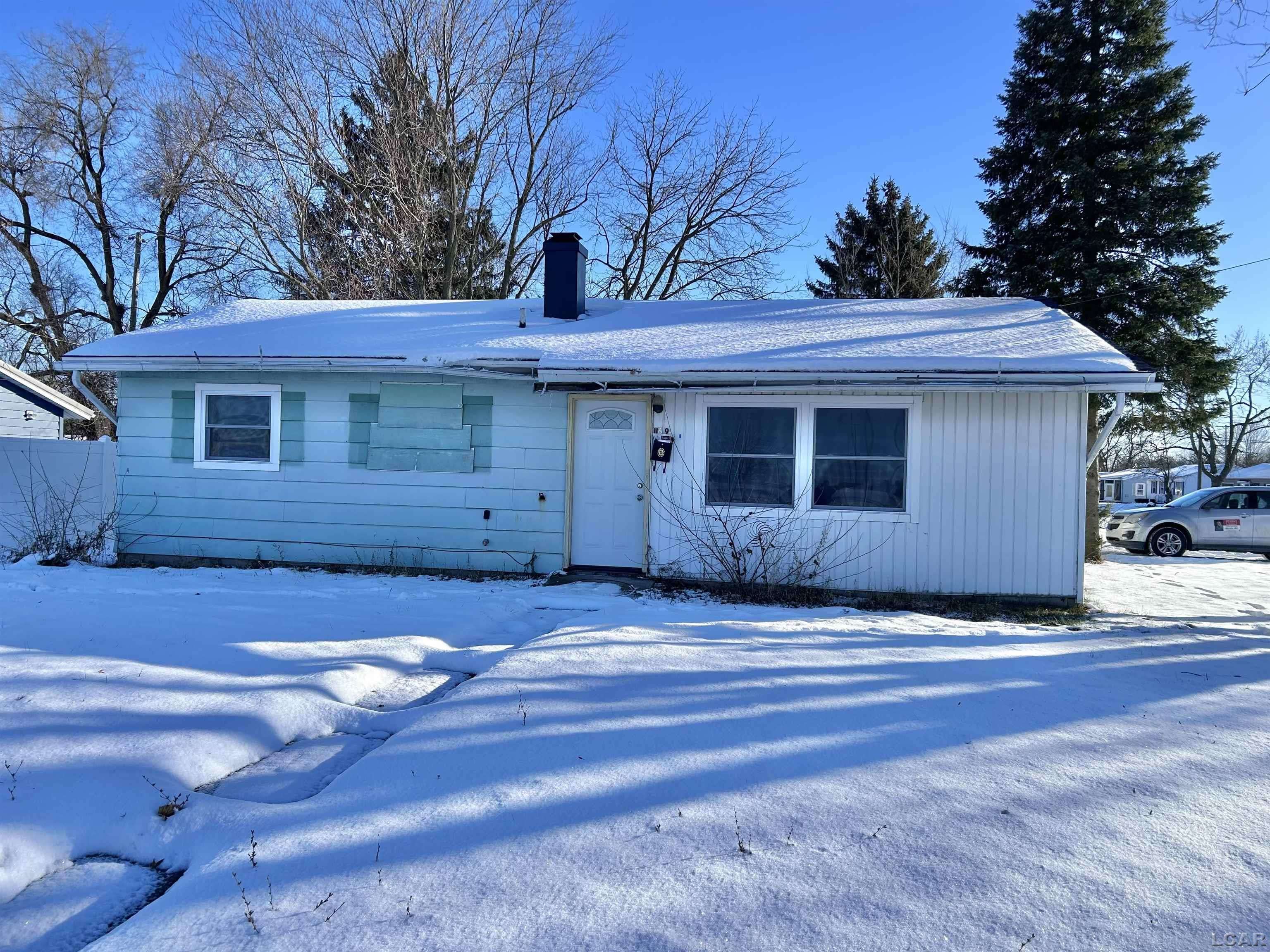 Adrian, MI 49221,1169 Division ST