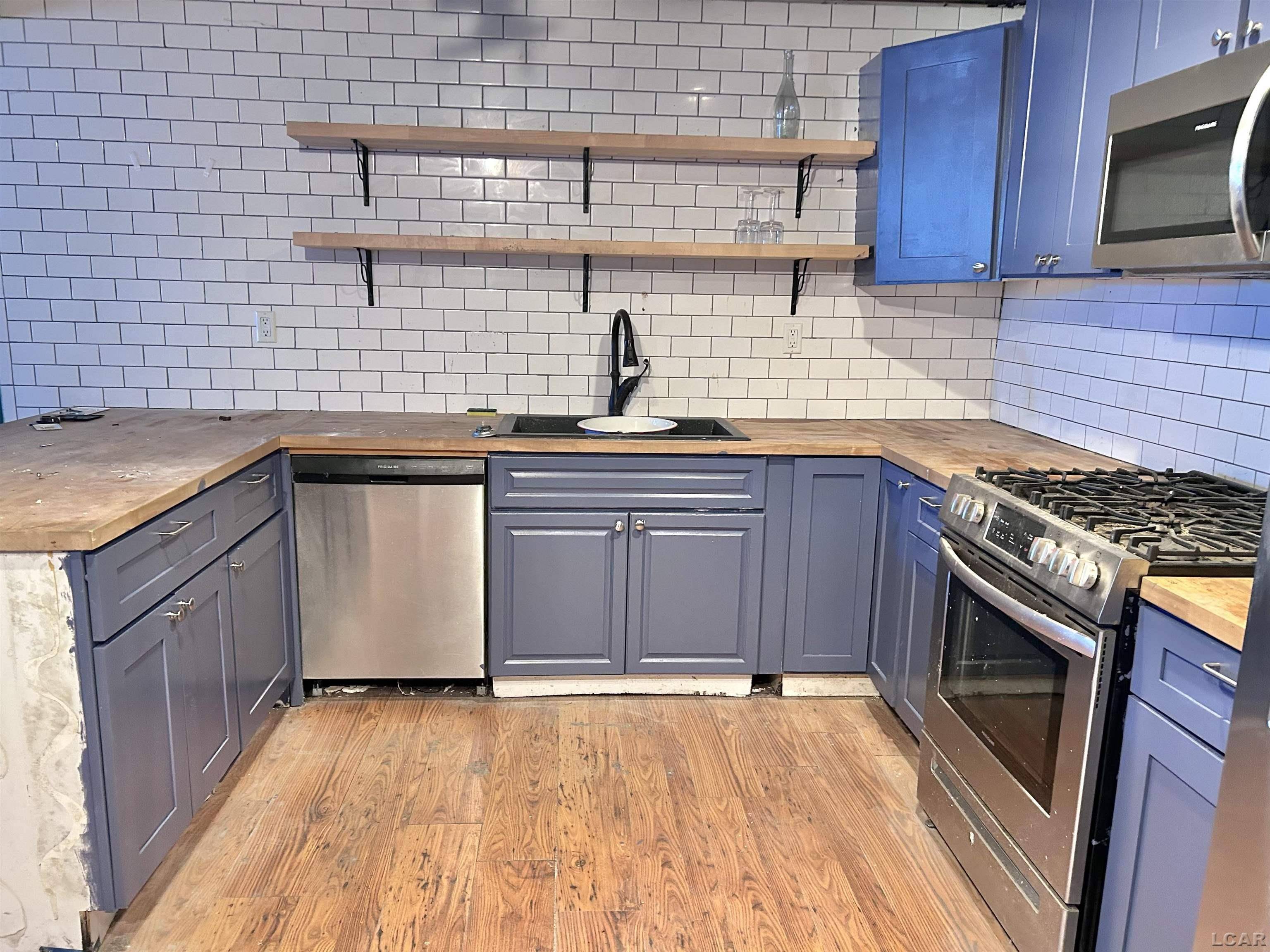 Adrian, MI 49221,1169 Division ST