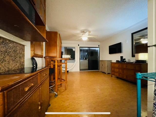 Kailua-kona, HI 96740,75-5680 KUAKINI HWY #203