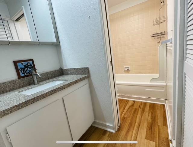 Kailua-kona, HI 96740,75-5680 KUAKINI HWY #203