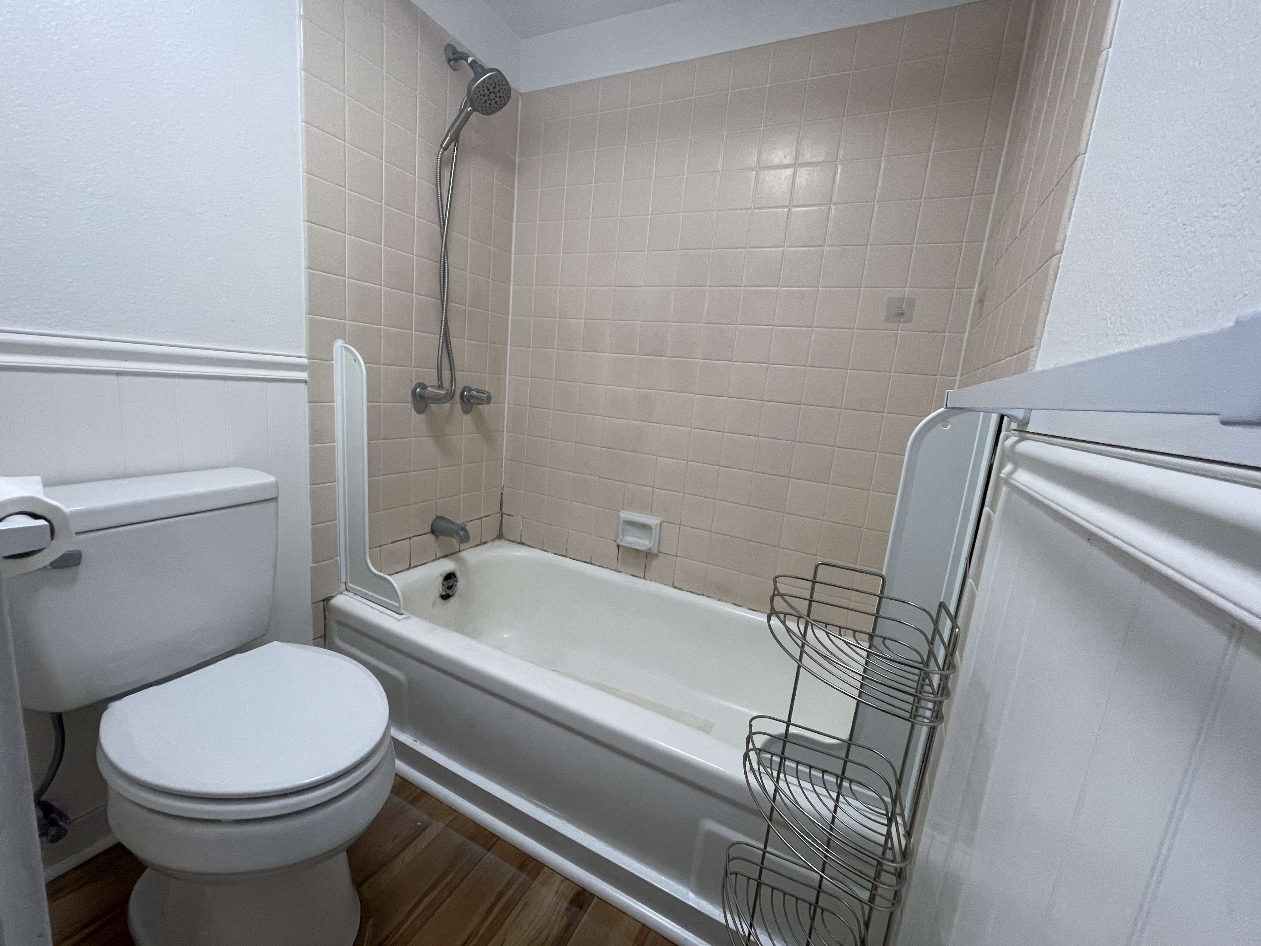 Kailua-kona, HI 96740,75-5680 KUAKINI HWY #203