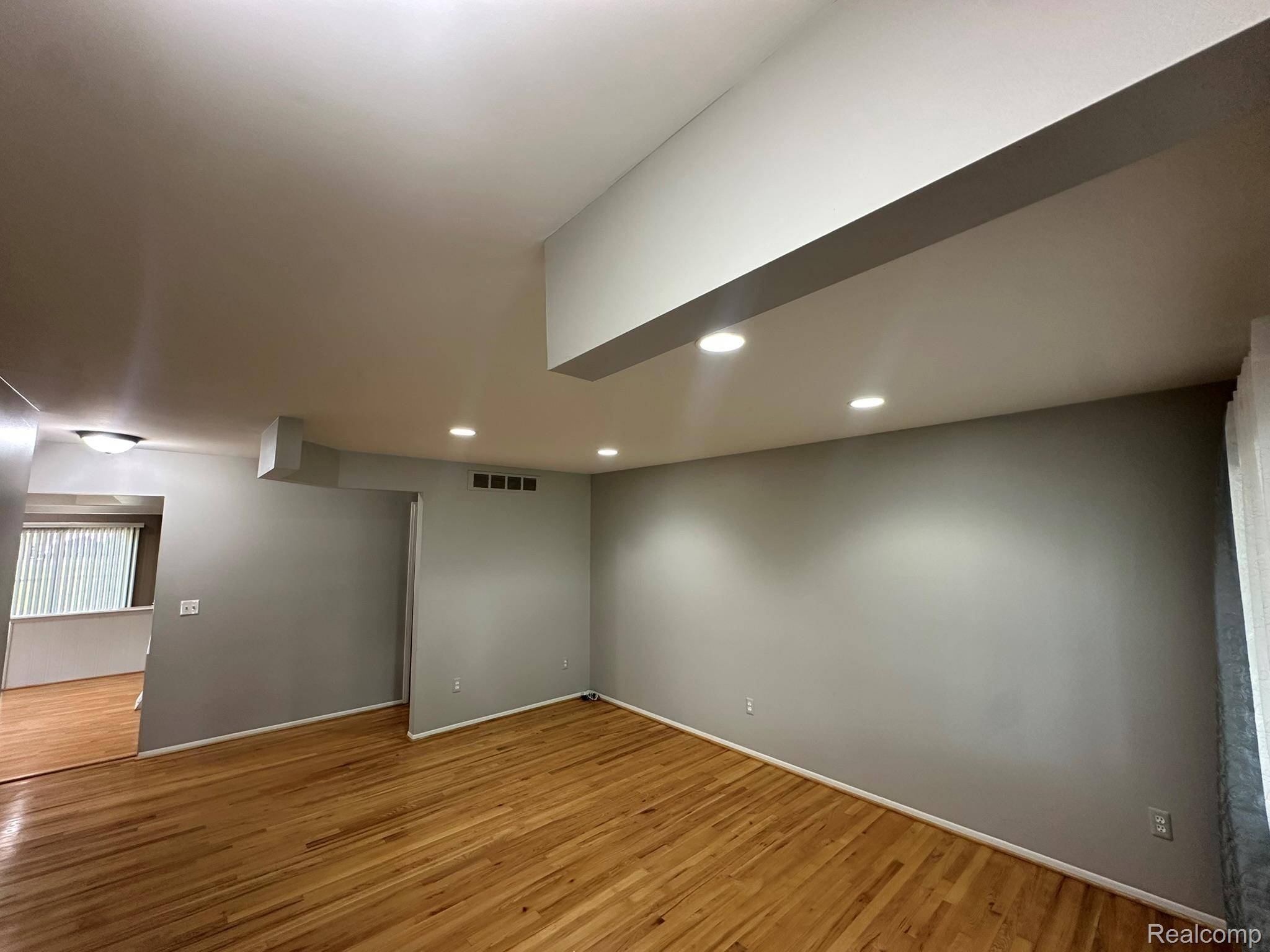 Sterling Heights, MI 48310,3217 Barton DR