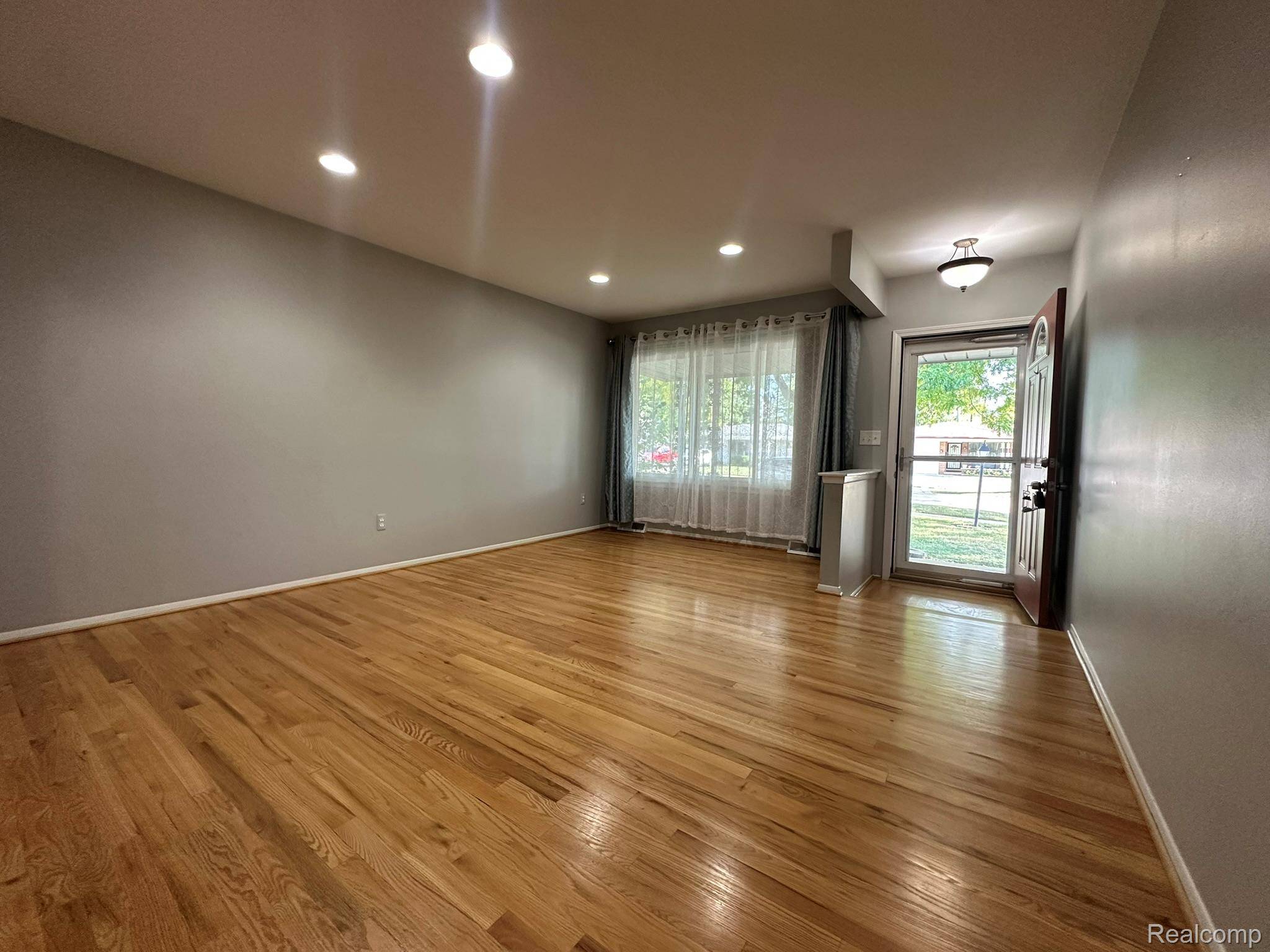 Sterling Heights, MI 48310,3217 Barton DR