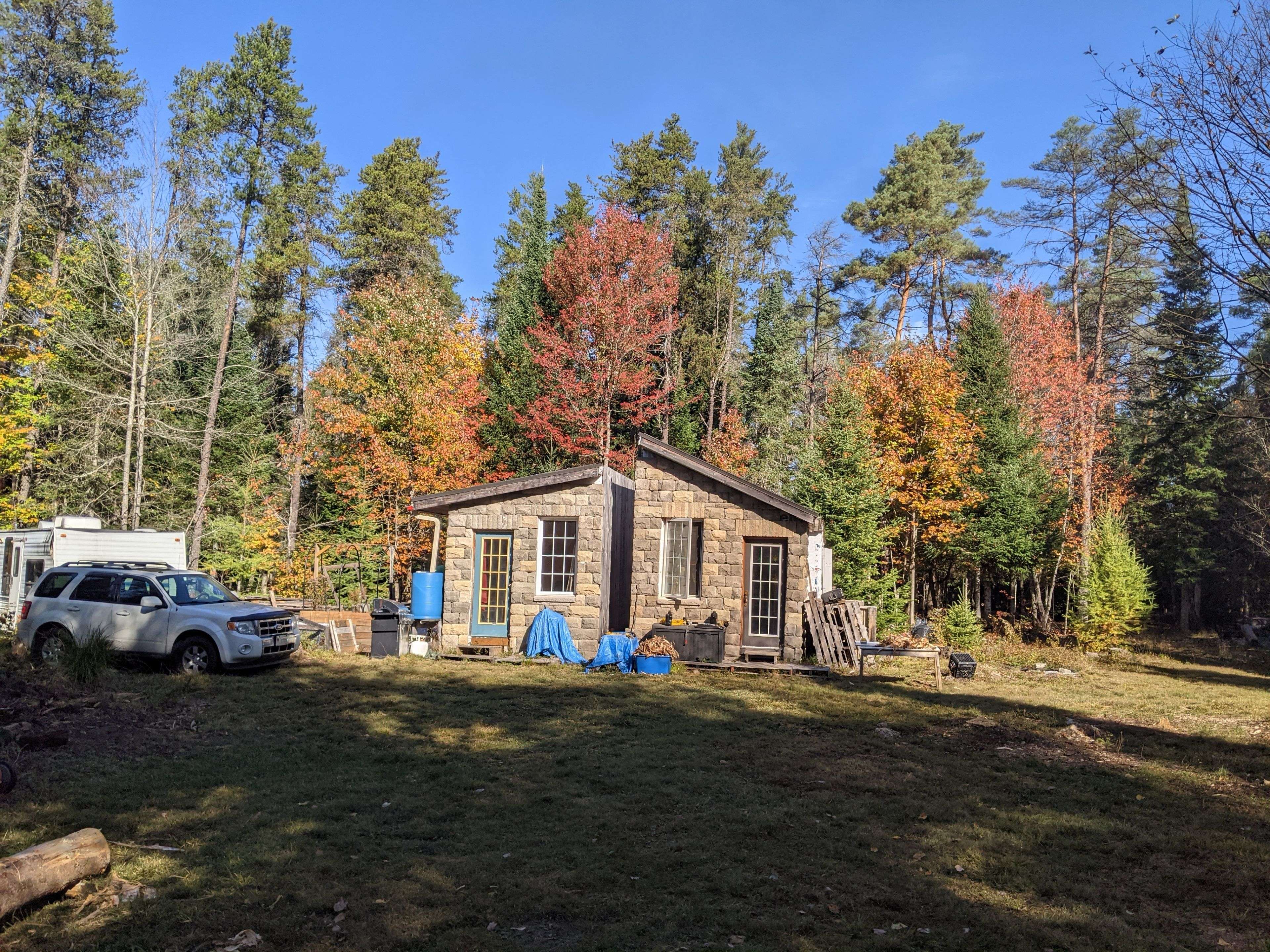 Huntsville, ON P0B 1M0,124 Cardwell Lake RD