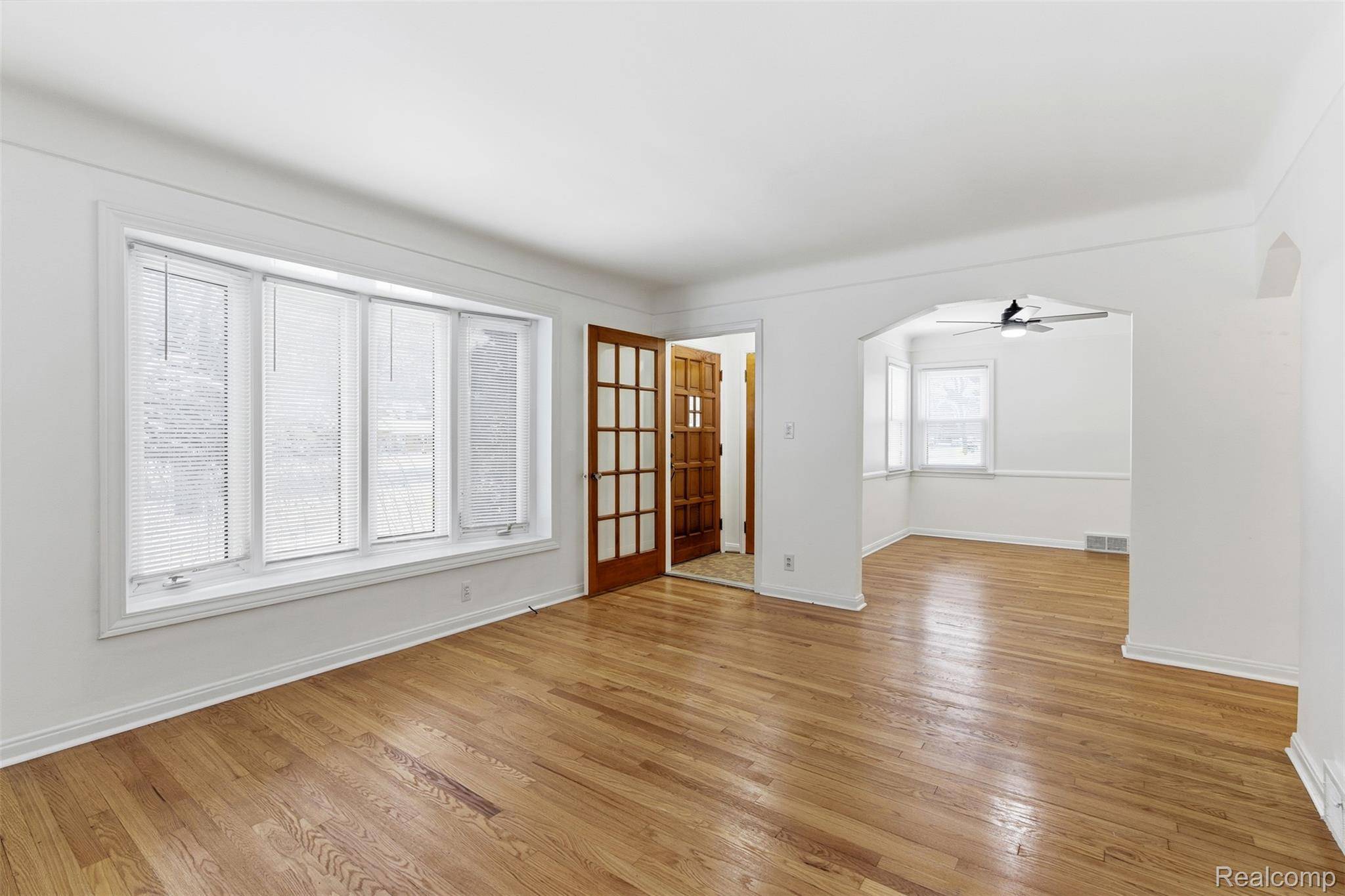 Redford, MI 48240,26541 W 6 Mile RD