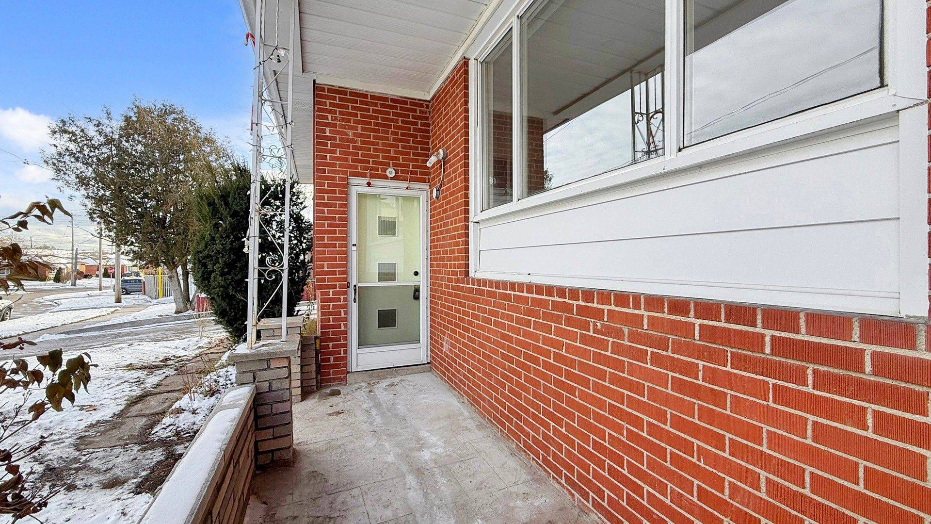 Toronto E09, ON M1P 3W3,8 Stephenfrank RD