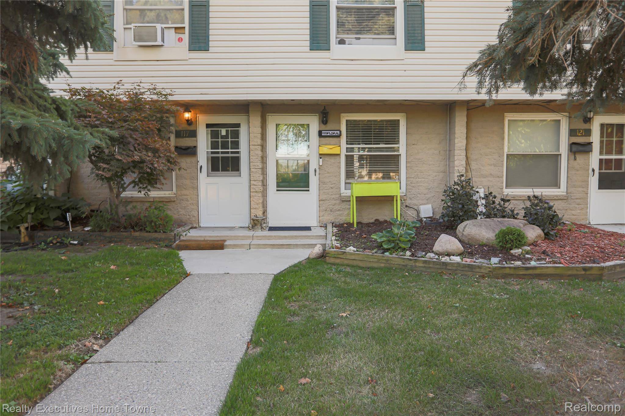 Mt. Clemens, MI 48043,119 Floral AVE