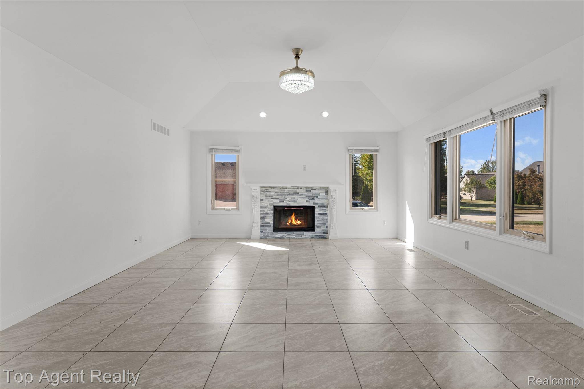 Macomb, MI 48044,20347 Balmoral DR