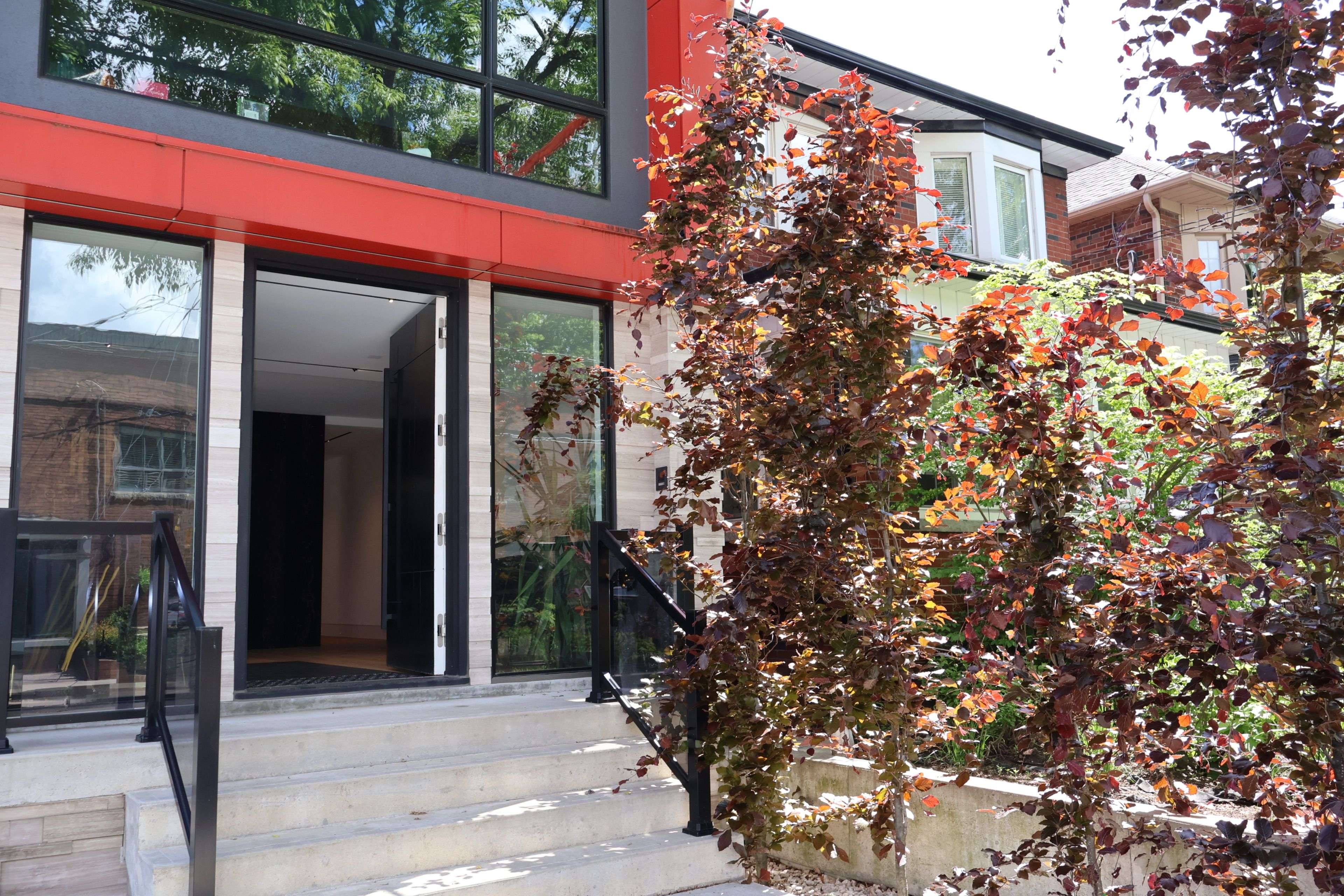 Toronto W02, ON M6S 3Y9,218 Jane ST