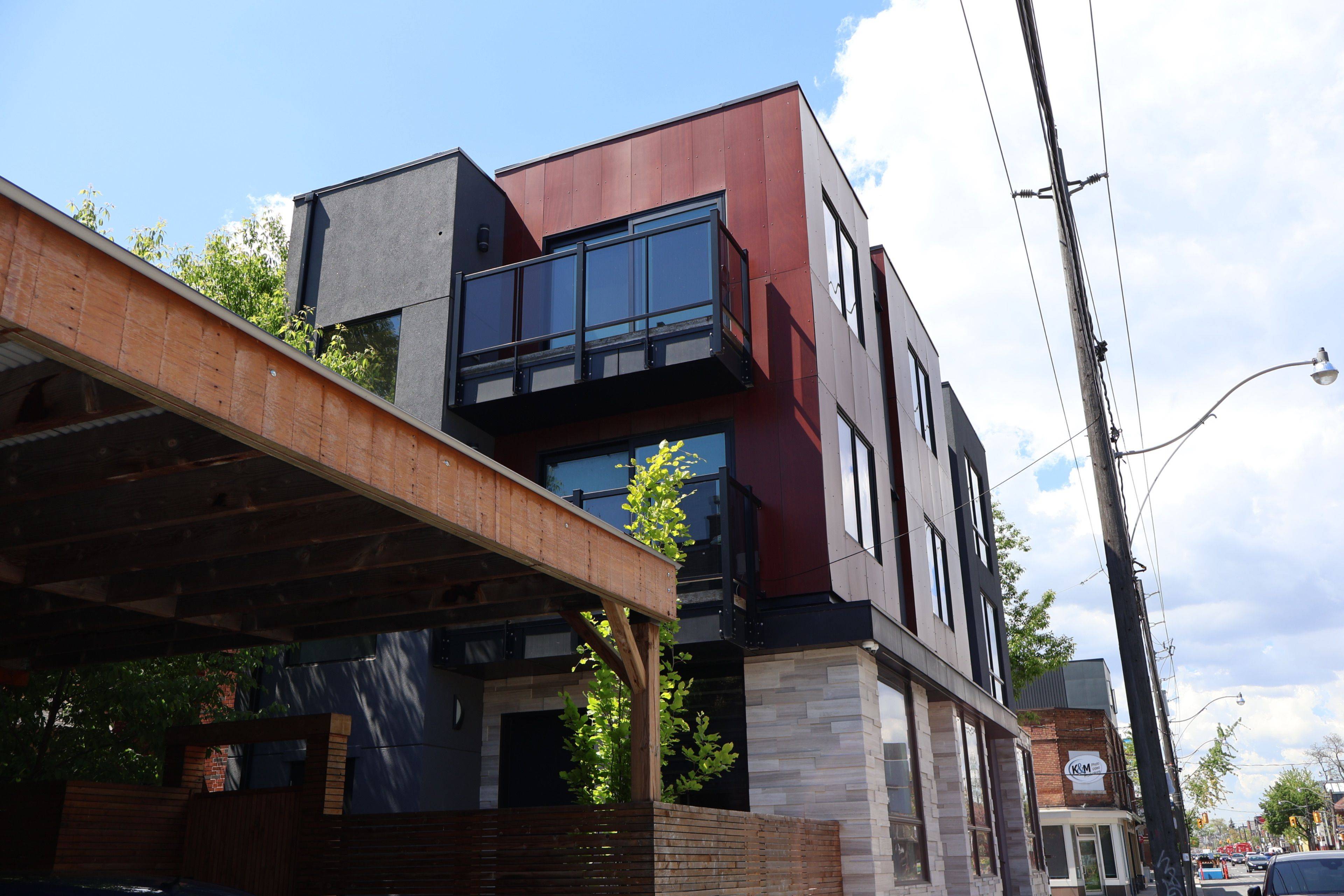 Toronto W02, ON M6S 3Y9,218 Jane ST