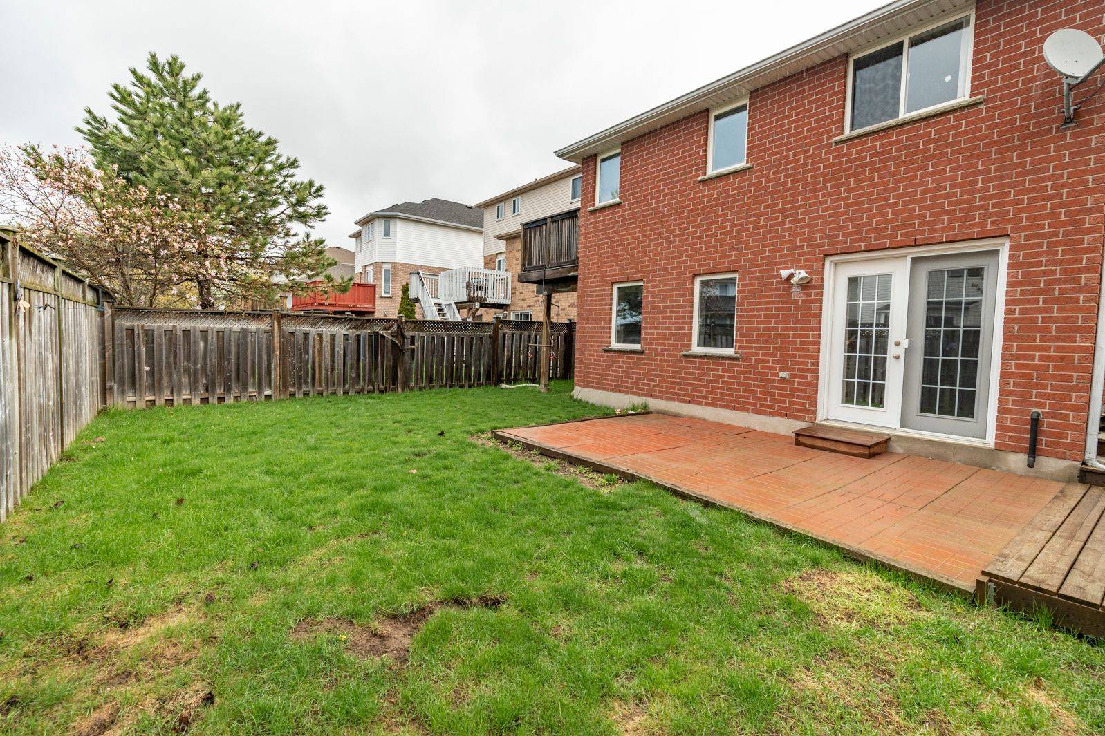 Guelph, ON N1G 5E3,79 Munroe CRES #LOWER