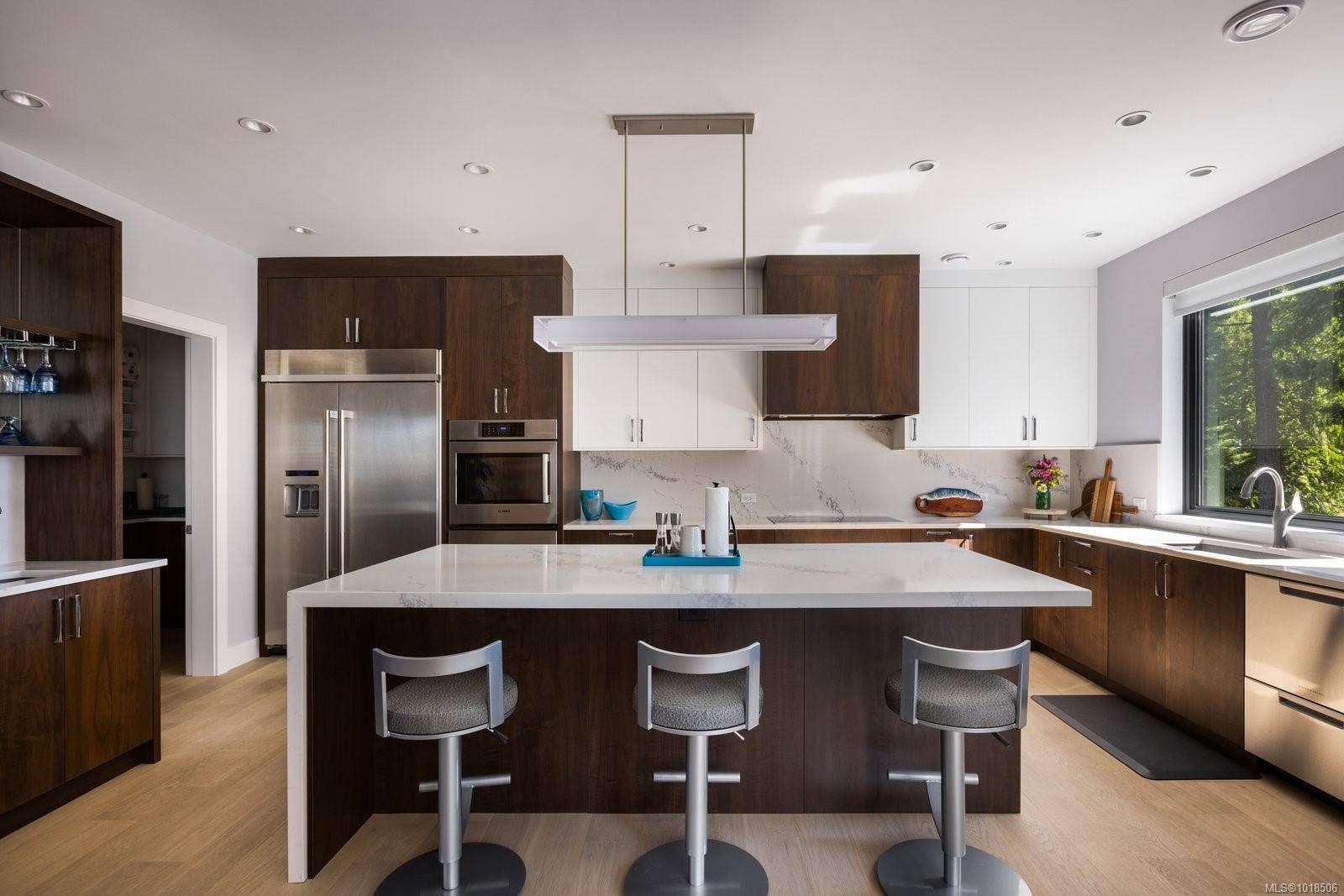 Saanich, BC V8Y 2P8,4673 Boulderwood Dr