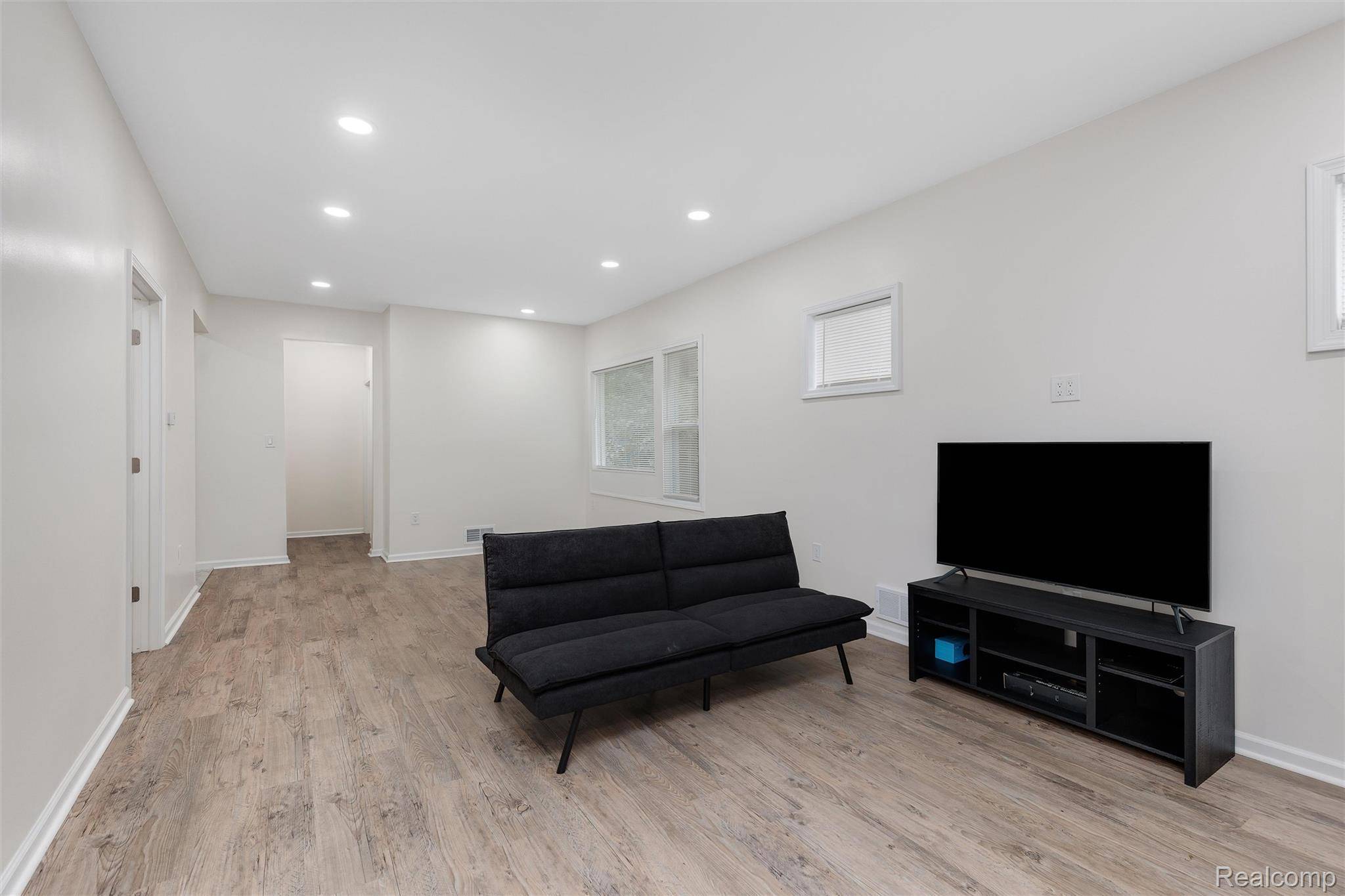 Detroit, MI 48205,12658 Waltham ST