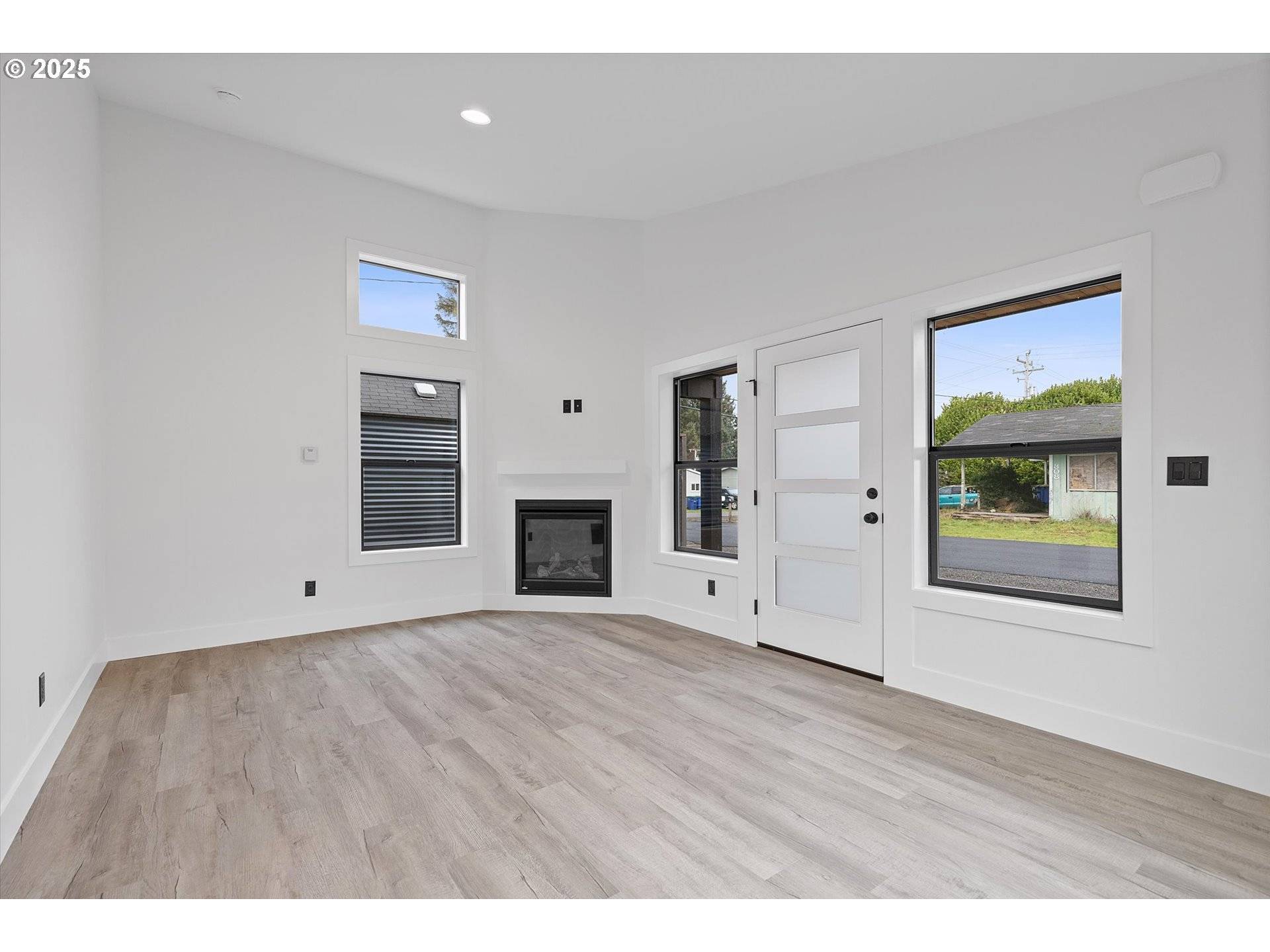 Lincoln City, OR 97367,313 SE OAR AVE