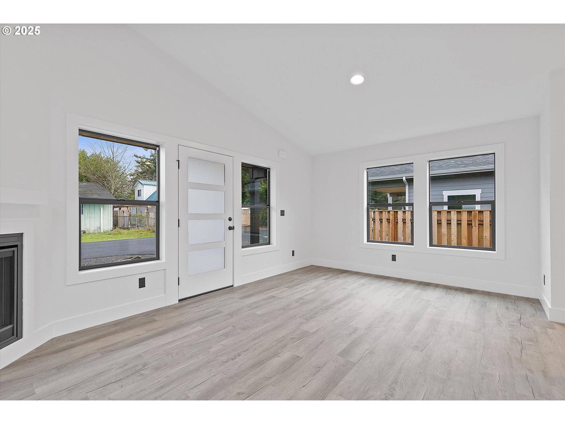 Lincoln City, OR 97367,313 SE OAR AVE