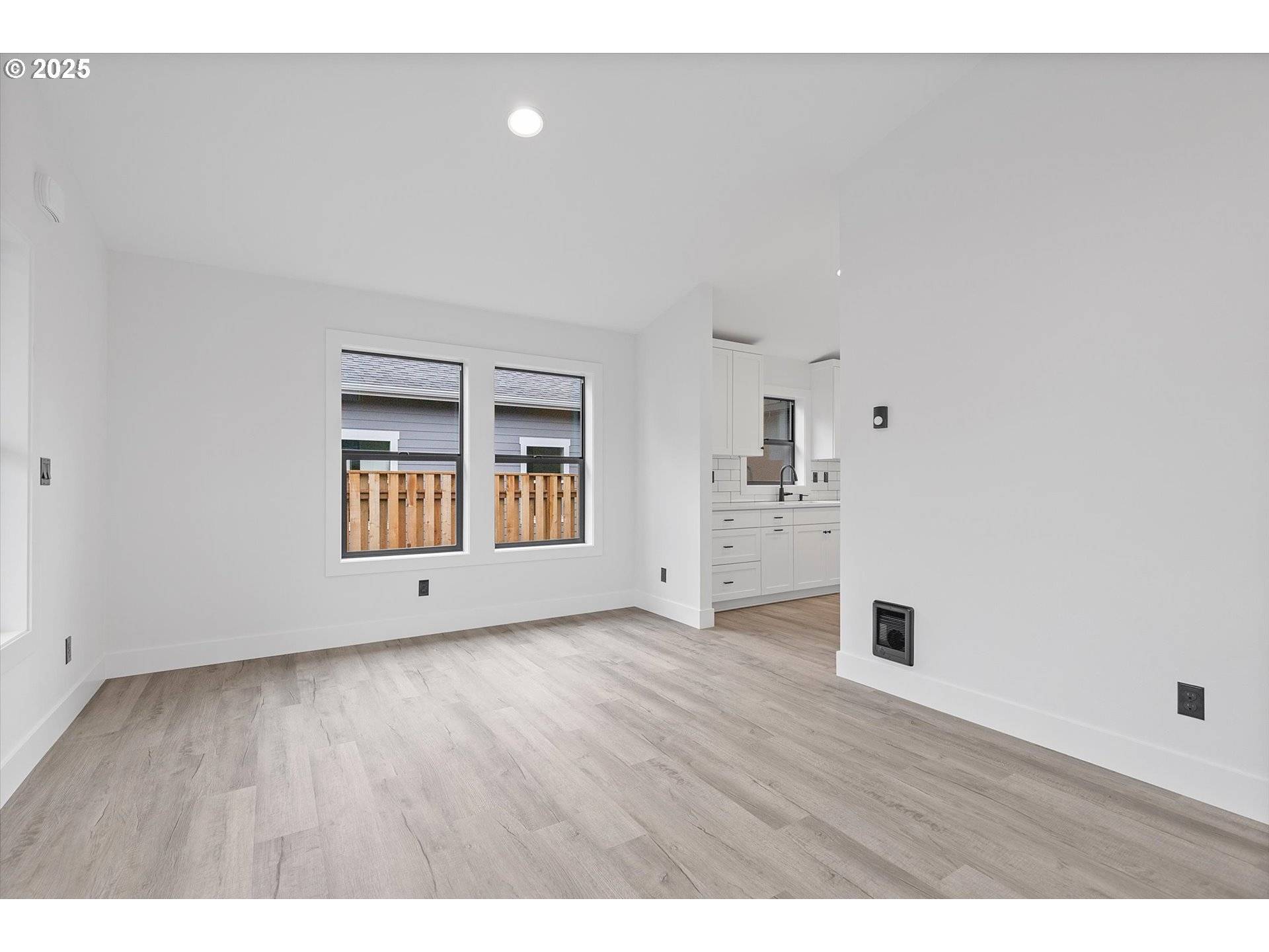 Lincoln City, OR 97367,313 SE OAR AVE