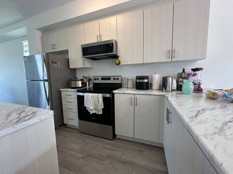 Oshawa, ON L1K 3G4,761 Conlin RD E #Room-C