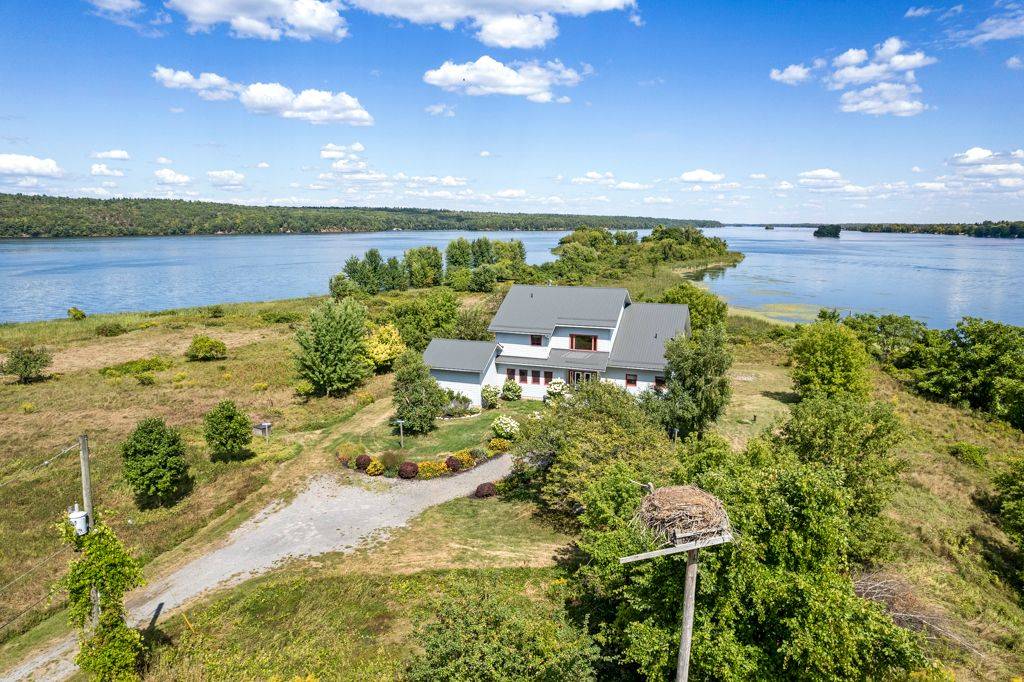 Rideau Lakes, ON K0G 1X0,9868 COUNTY ROAD 42 RD