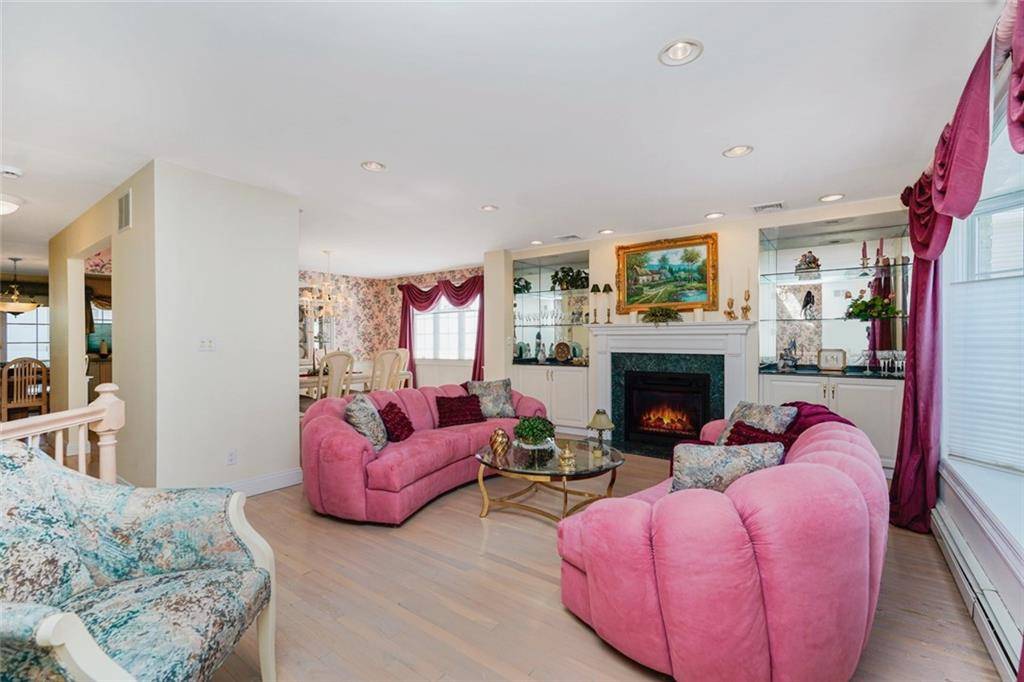 Staten  Island, NY 10306,312 Barbara ST