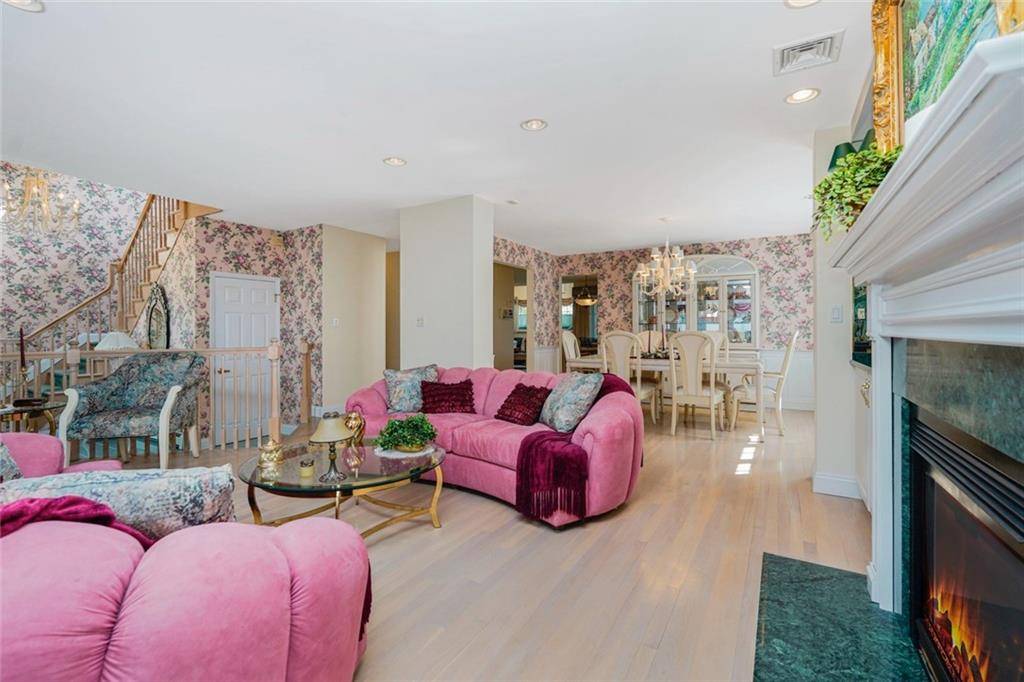 Staten  Island, NY 10306,312 Barbara ST