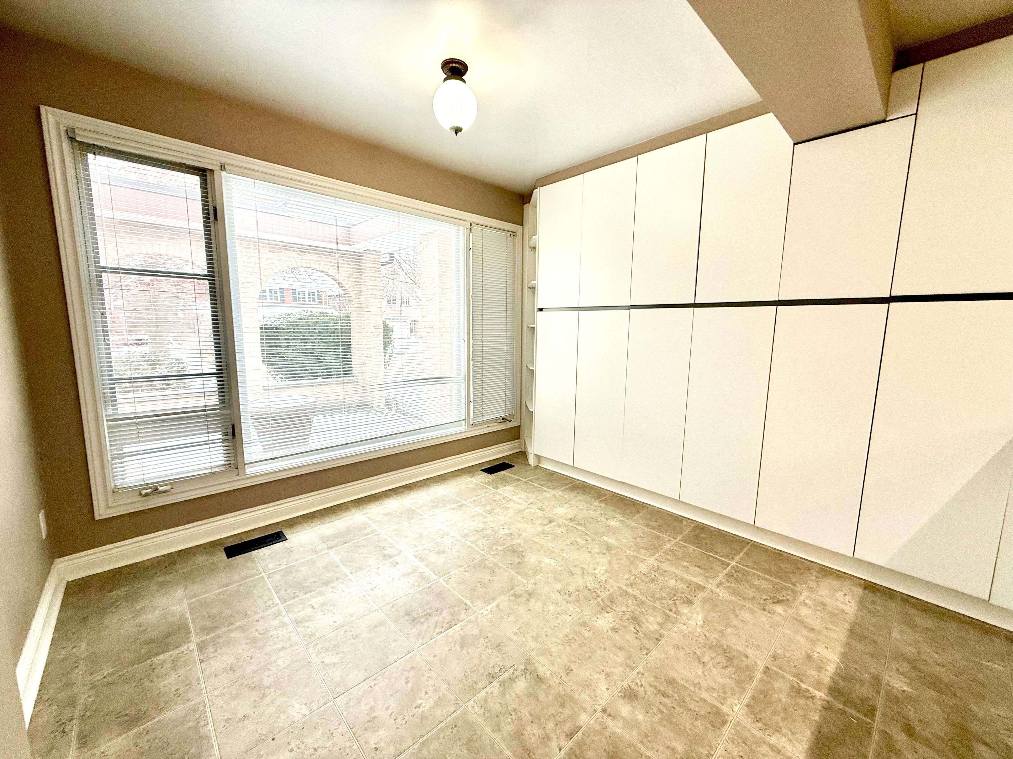 Toronto C15, ON M2M 2X6,54 Kentland CRES