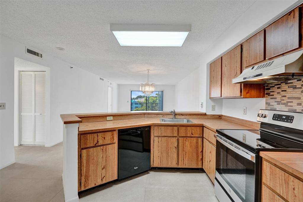 Pompano Beach, FL 33069,2221 Cypress Island Dr #501