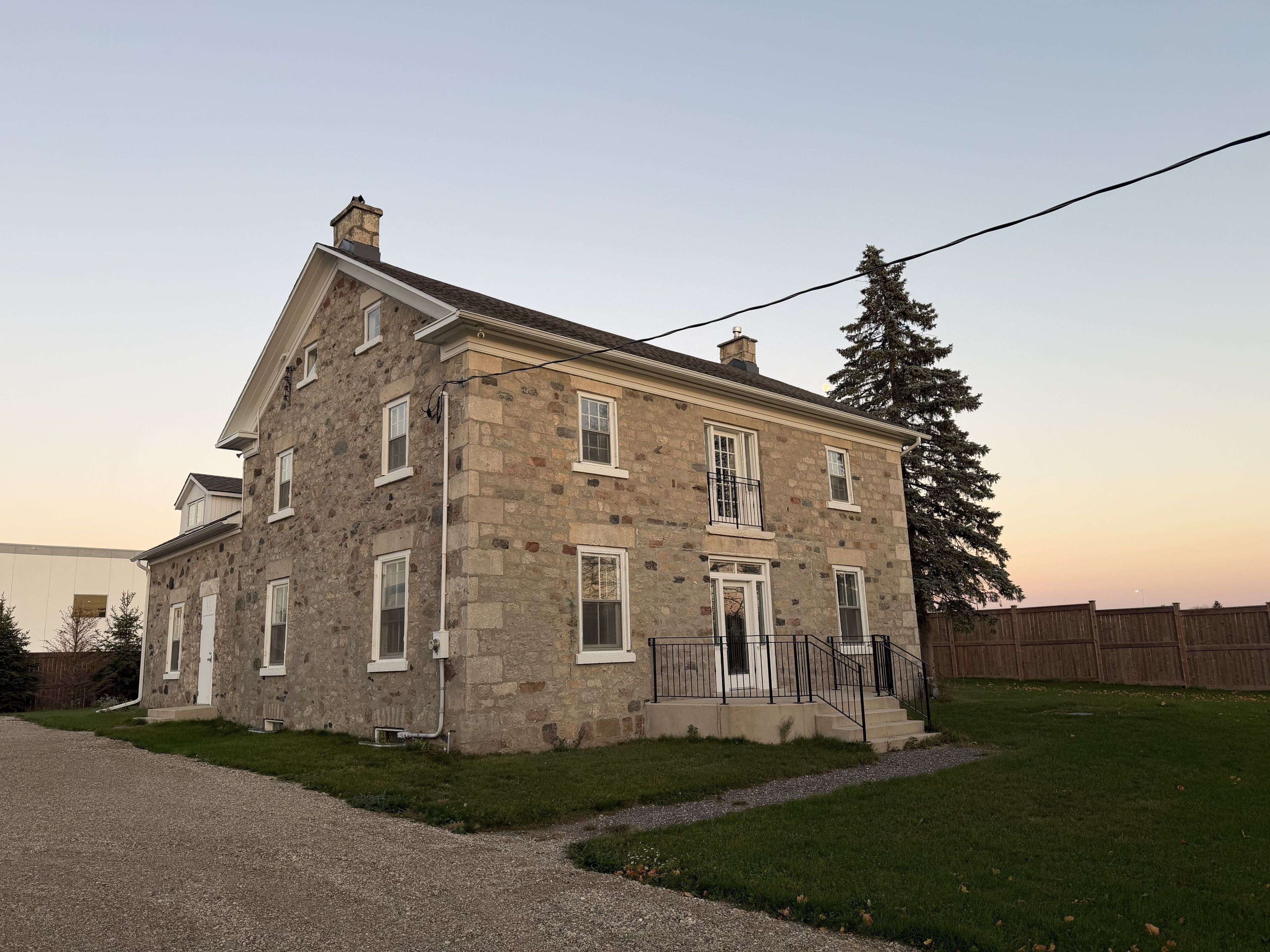 Guelph, ON N1L 1G5,264 Crawley RD