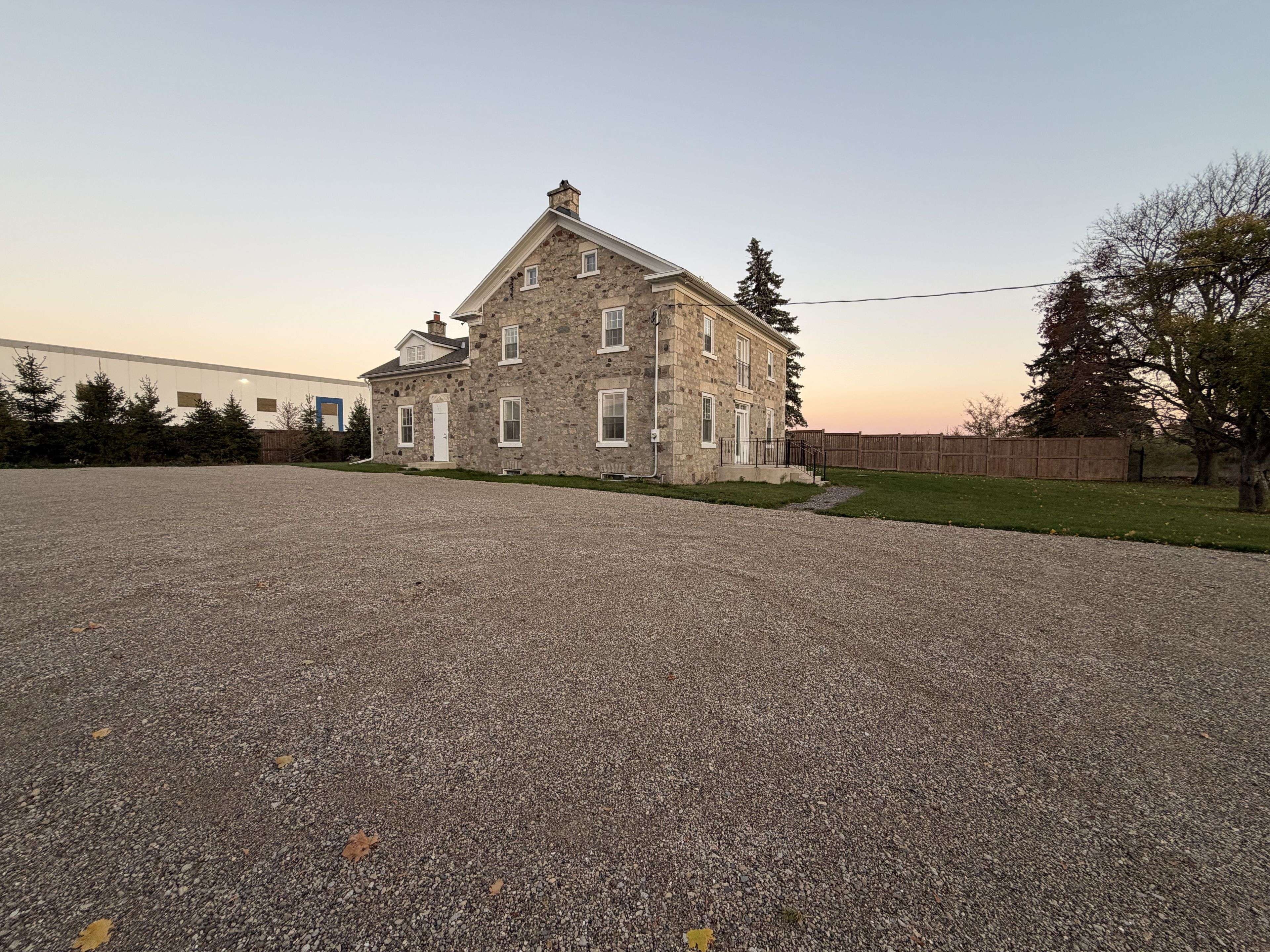 Guelph, ON N1L 1G5,264 Crawley RD