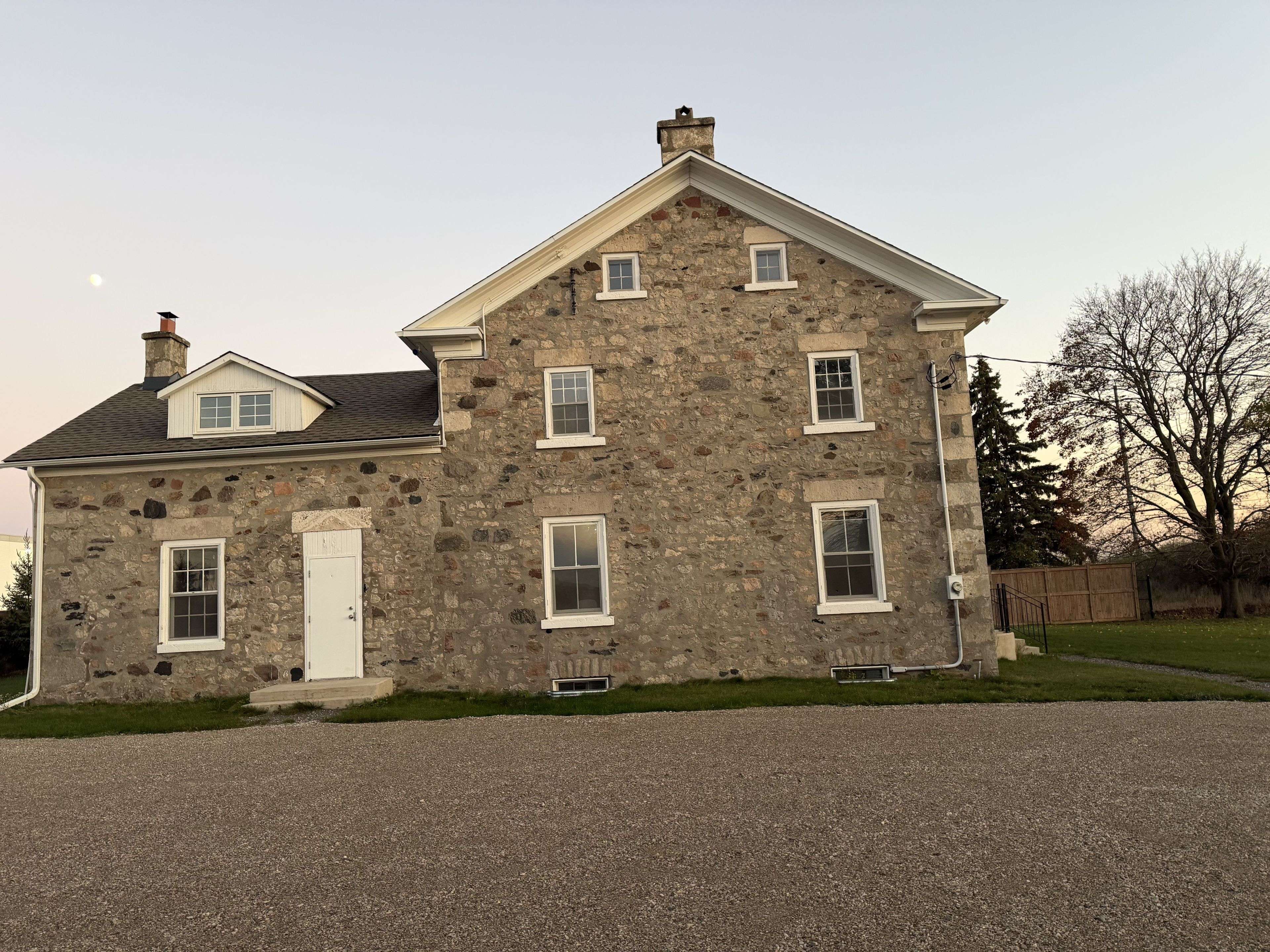 Guelph, ON N1L 1G5,264 Crawley RD